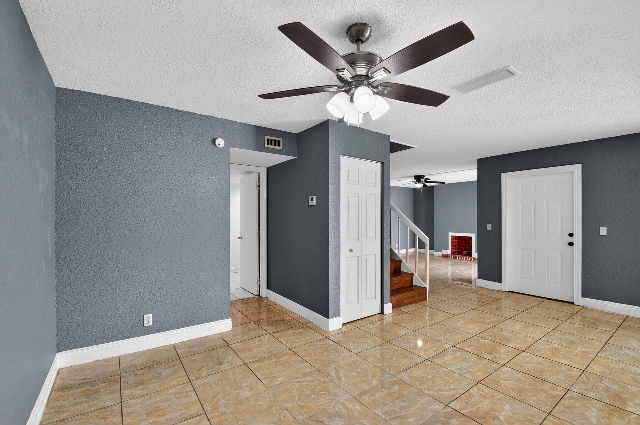 320 Woodland Road, Palm Springs, FL 33461 18