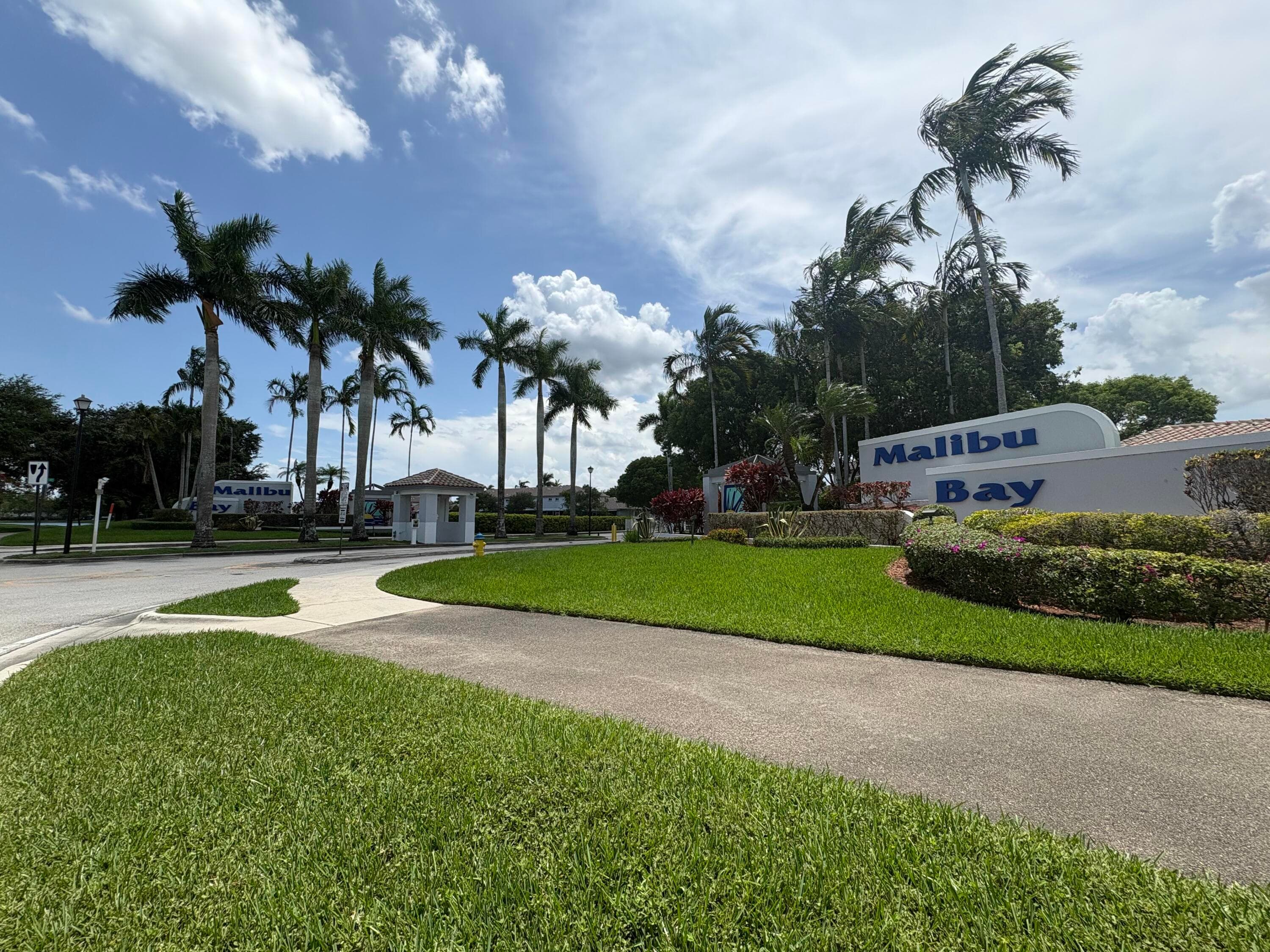 702 NW 208th Terrace, Pembroke Pines, FL 33029