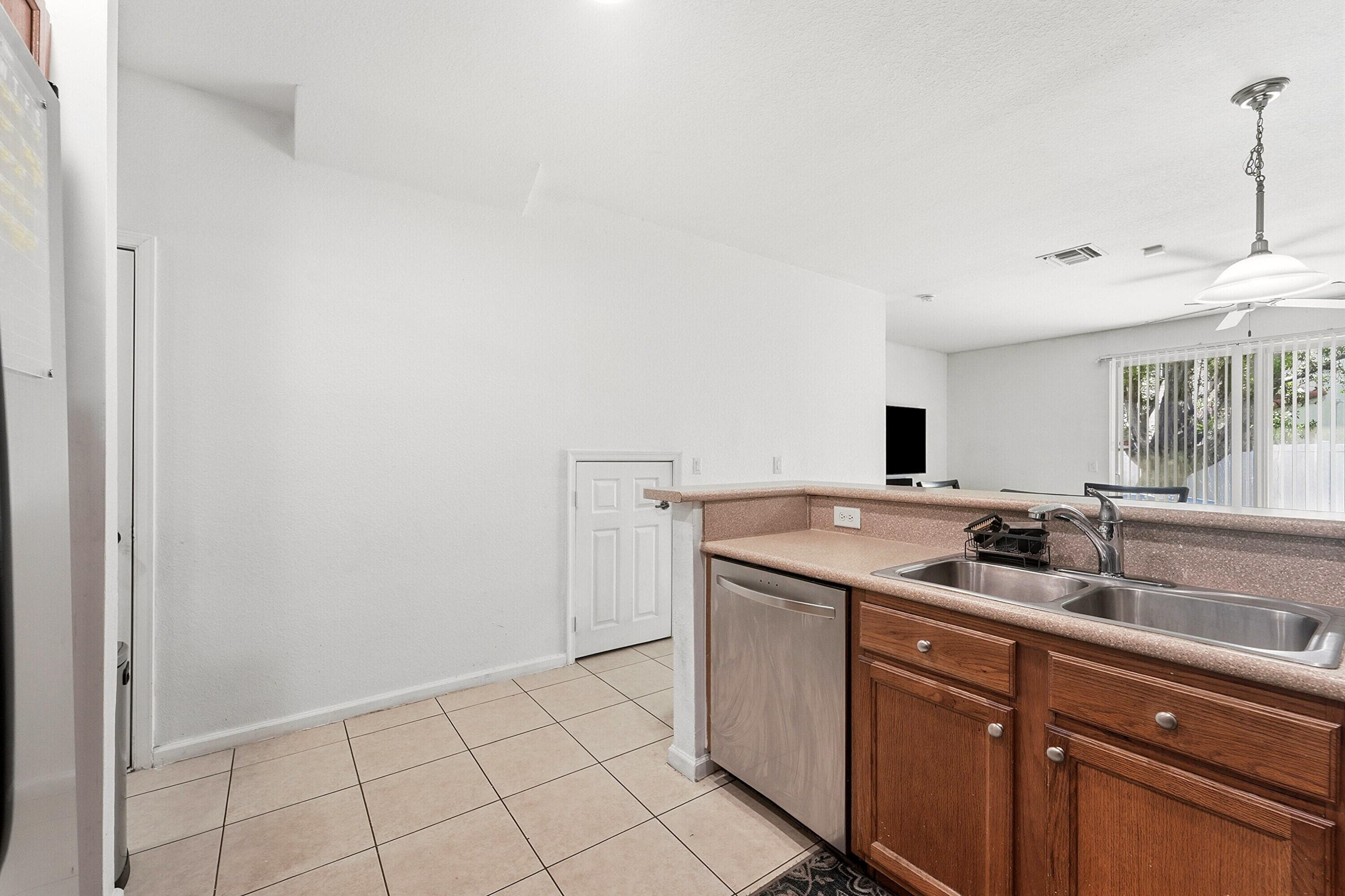 6720 Cypress Walk Terrace, Tamarac, FL 33321 10