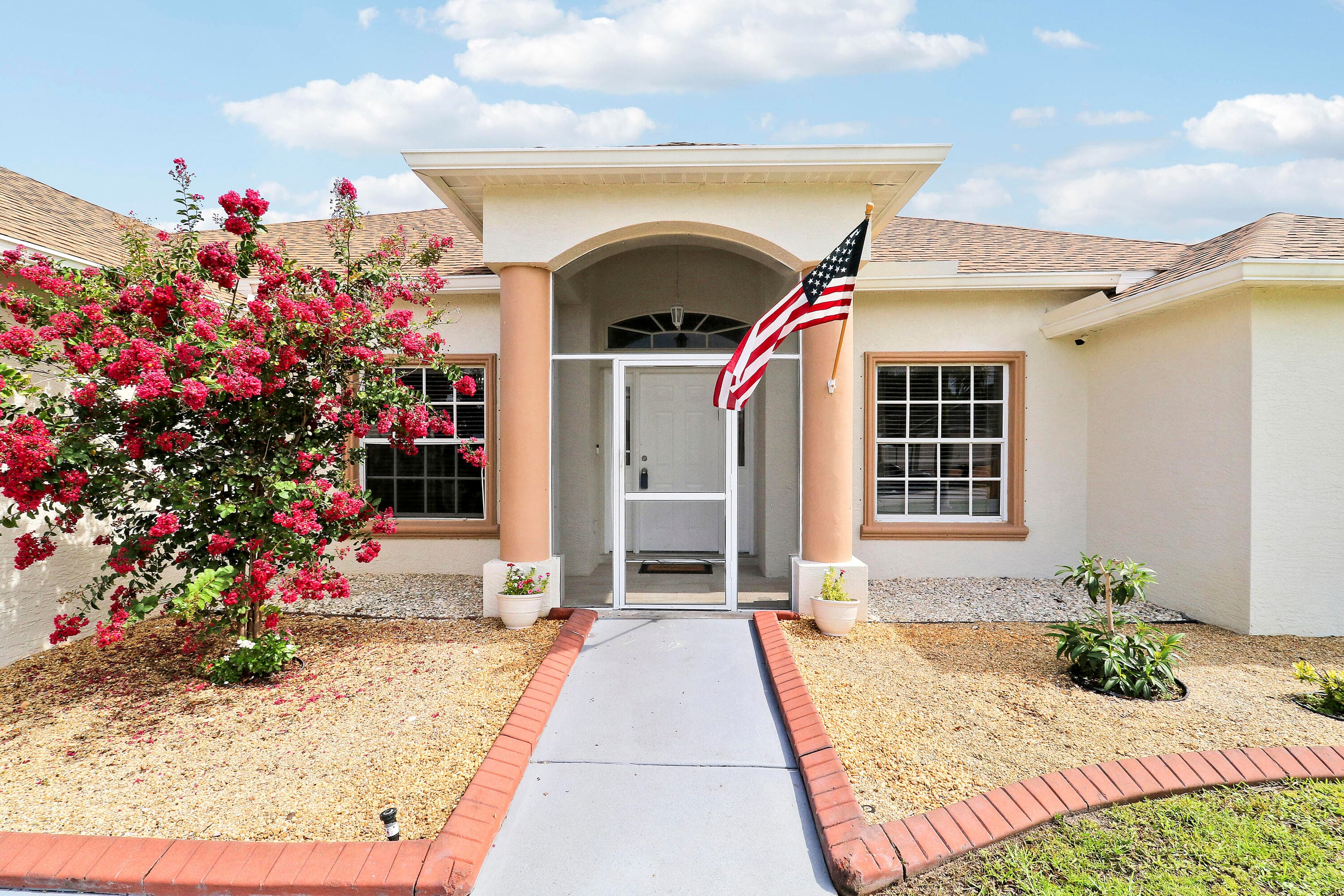 611 SW Saragossa Avenue, FL 34953 2
