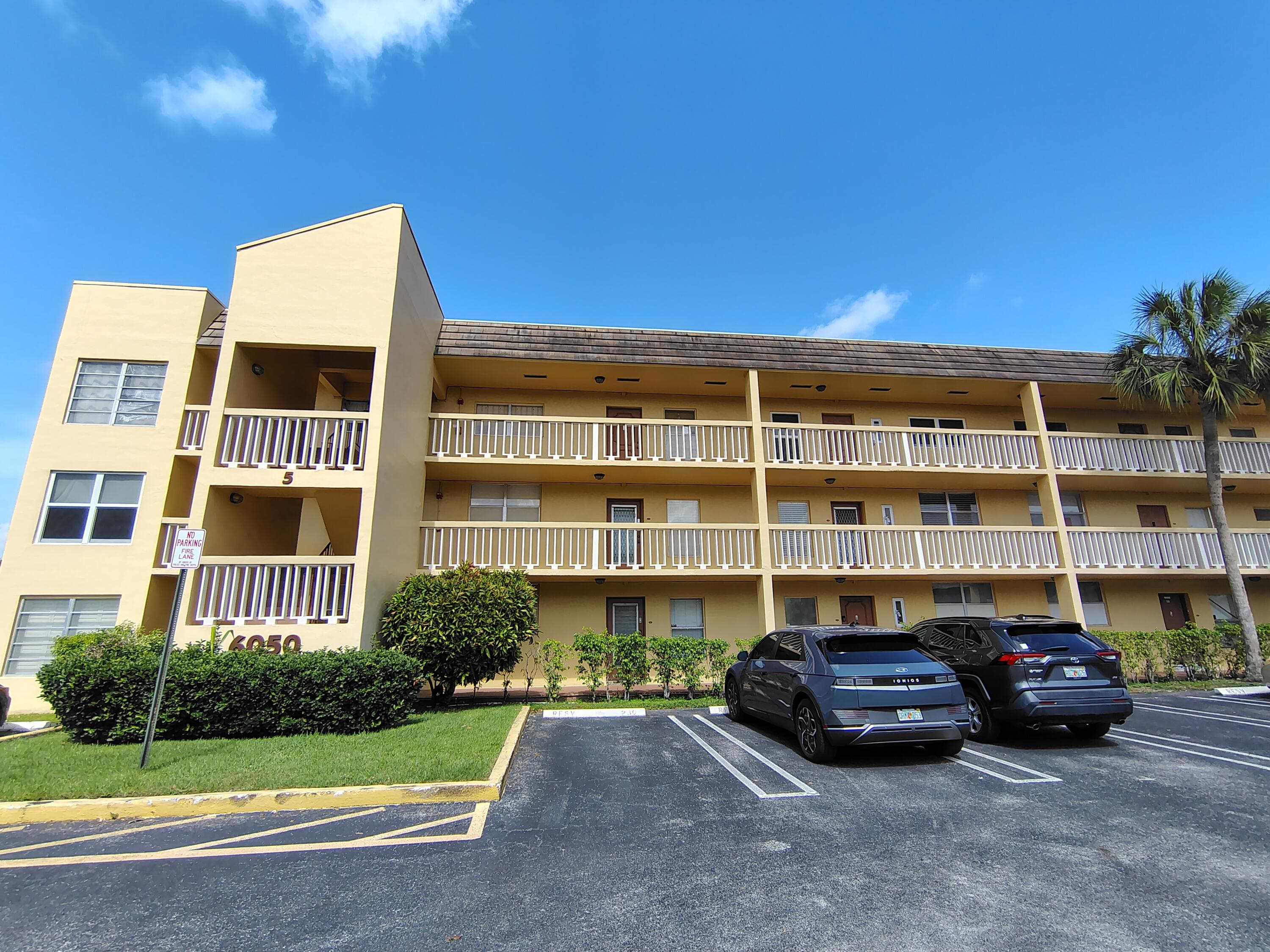 6050 NW 64th Avenue 102, Tamarac, FL 33319