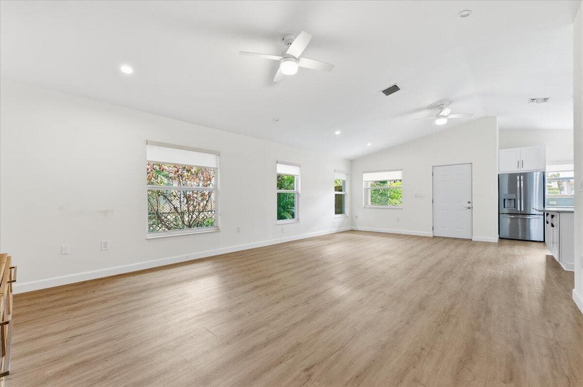 530 NE 3rd Avenue NE, Delray Beach, FL 33444 5