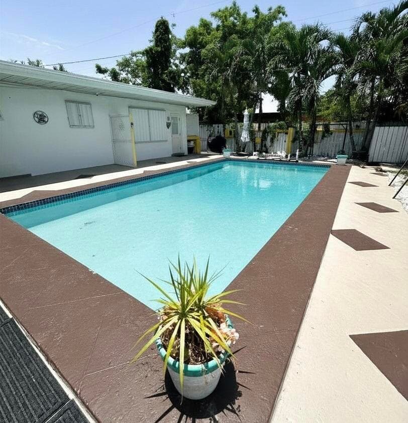 825 NE 6th Street 2, Hallandale Beach, FL 33009