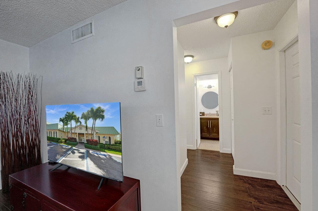 35 Colonial Club Drive 203, Boynton Beach, FL 33435 20