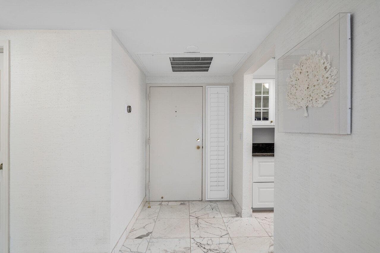 350 S Ocean Boulevard 201, Palm Beach, FL 33480 18