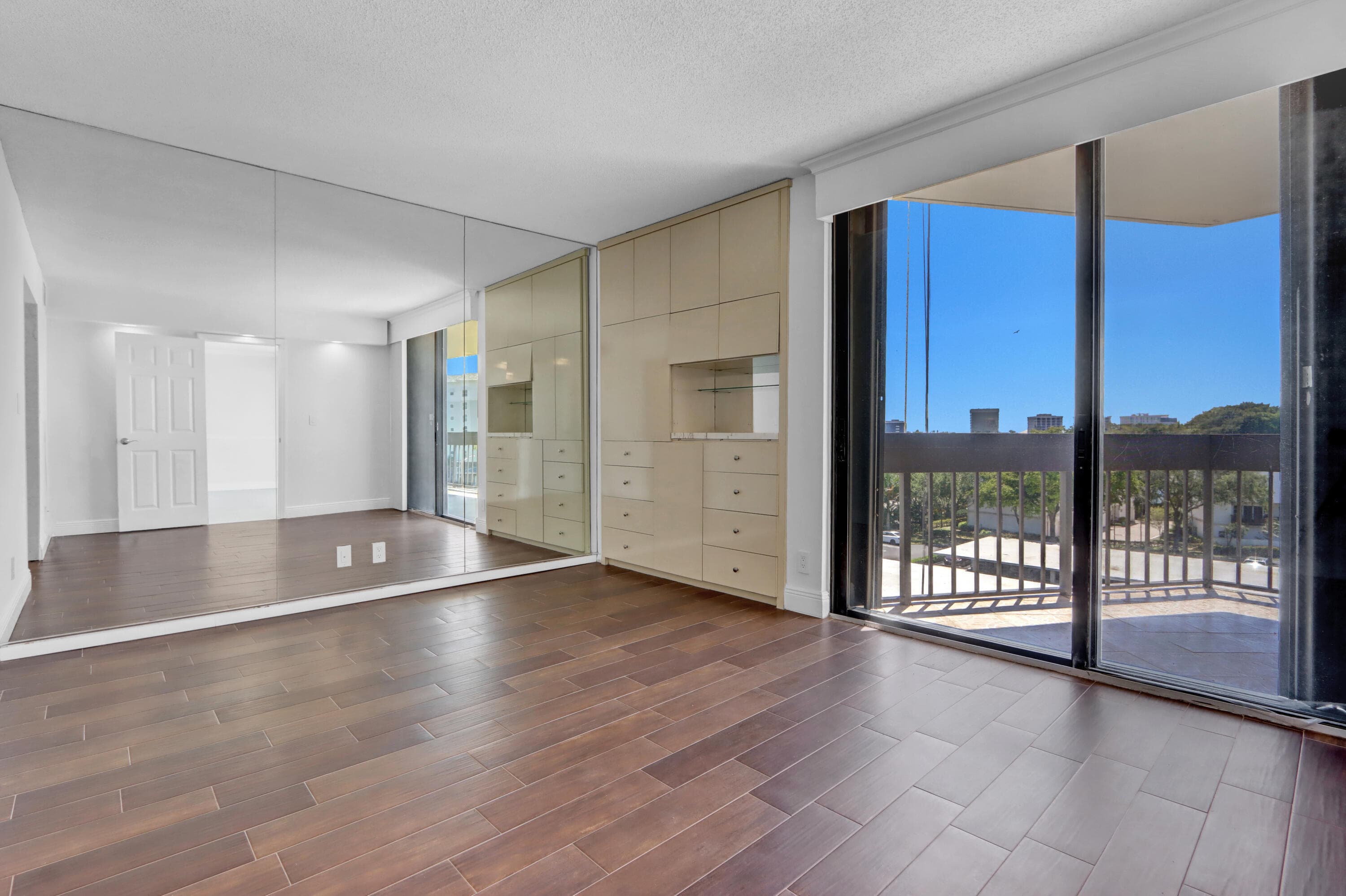 2000 Presidential Way 504, West Palm Beach, FL 33401 5