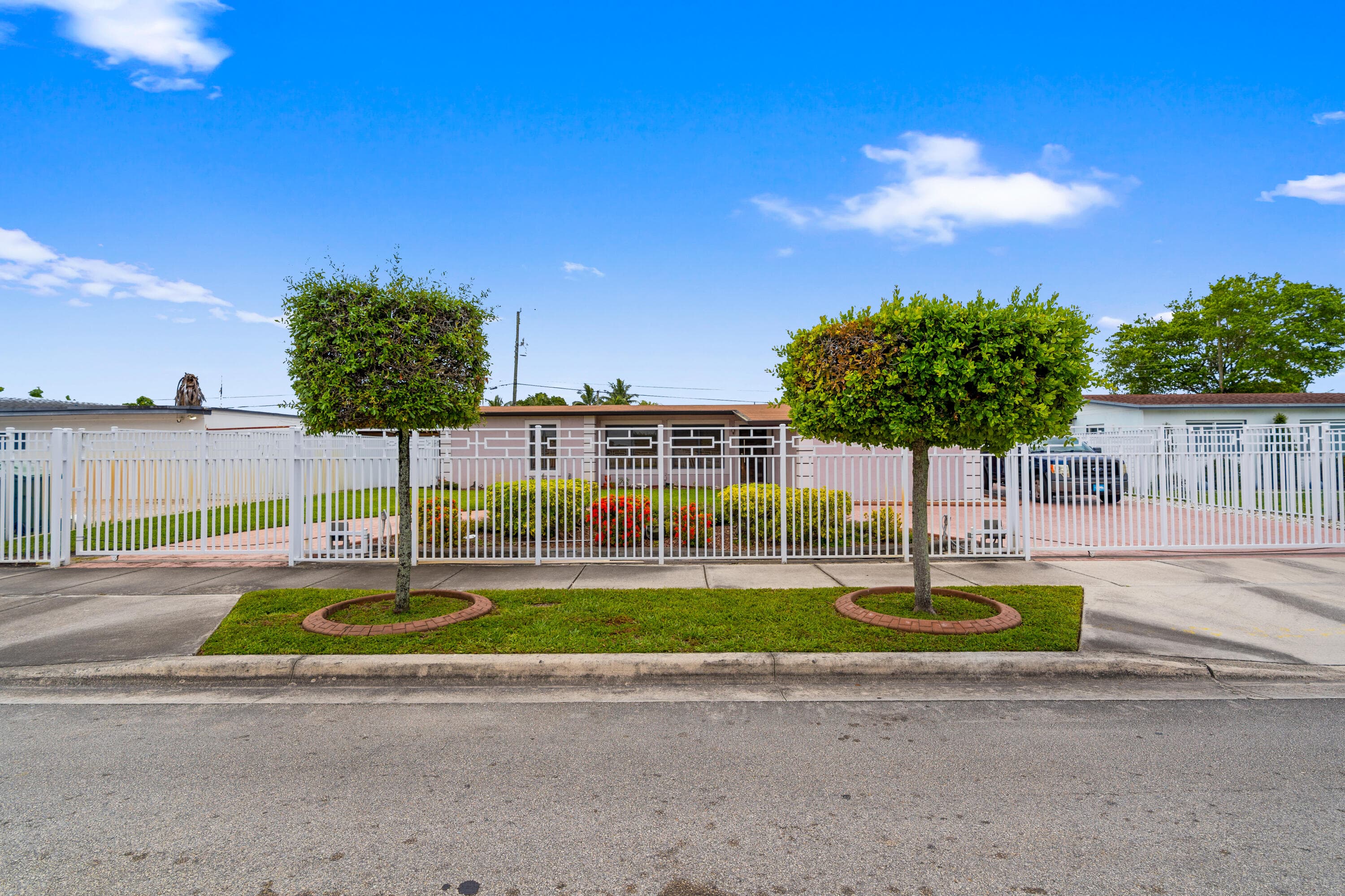 6160 W 14th Avenue, Hialeah, FL 33012