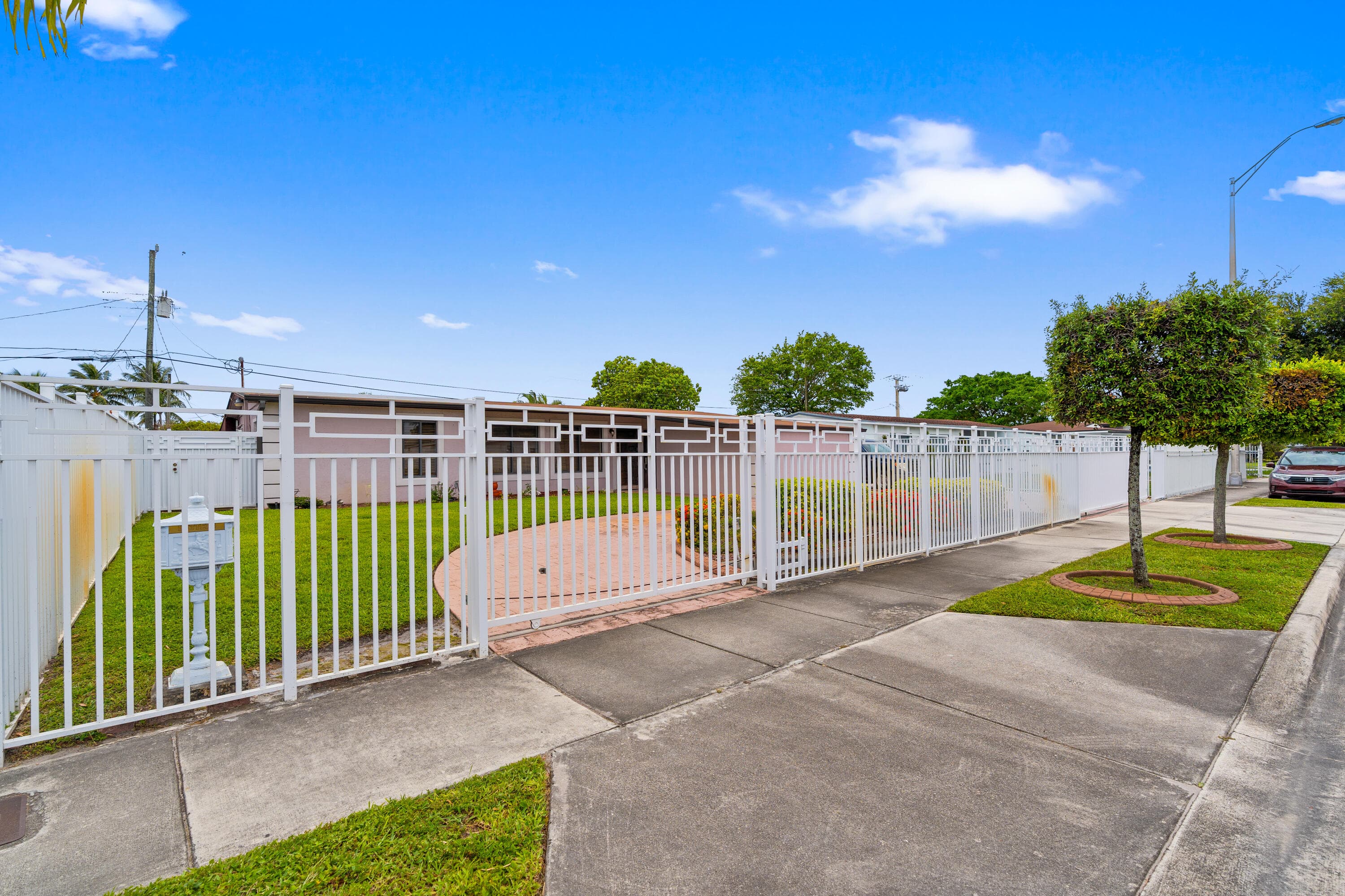 6160 W 14th Avenue, Hialeah, FL 33012 3