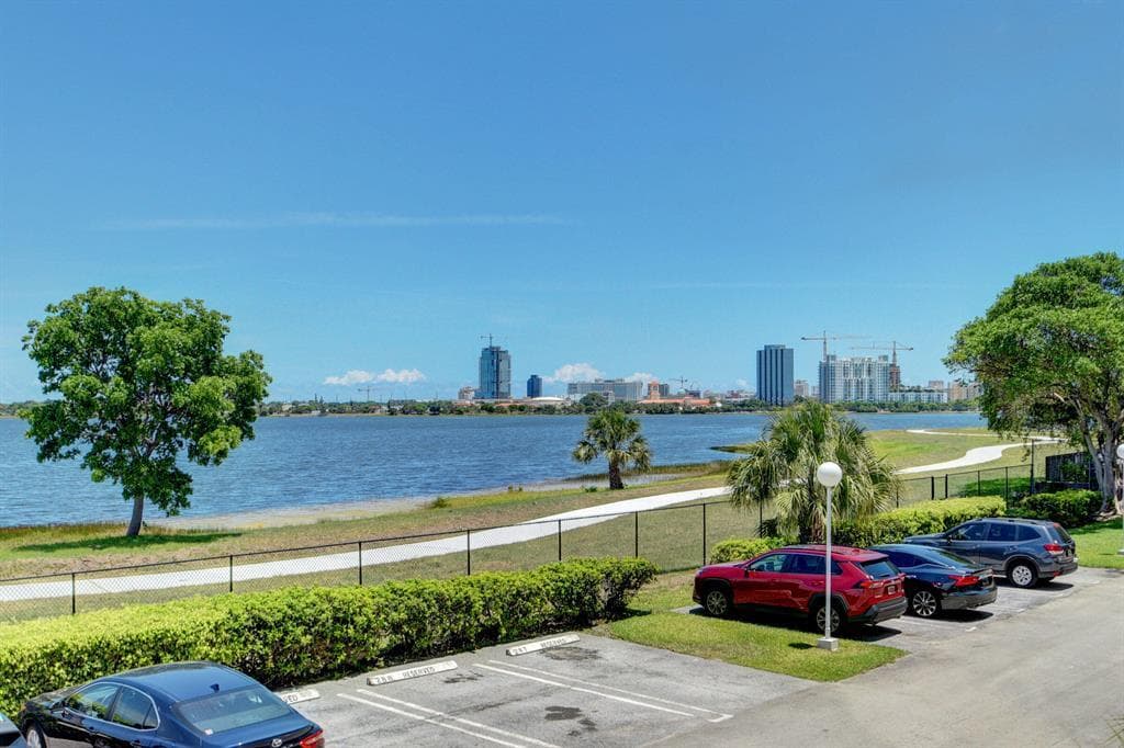 500 Executive Center Drive 3i, West Palm Beach, FL 33401 23