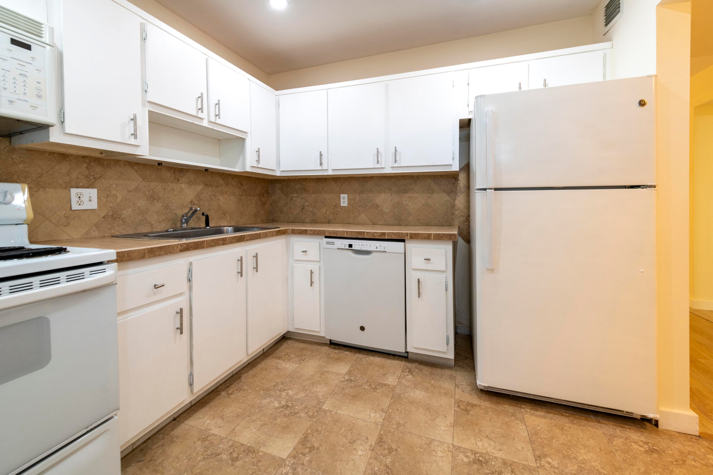 6061 N Falls Cir Drive 402, Lauderhill, FL 33319 4