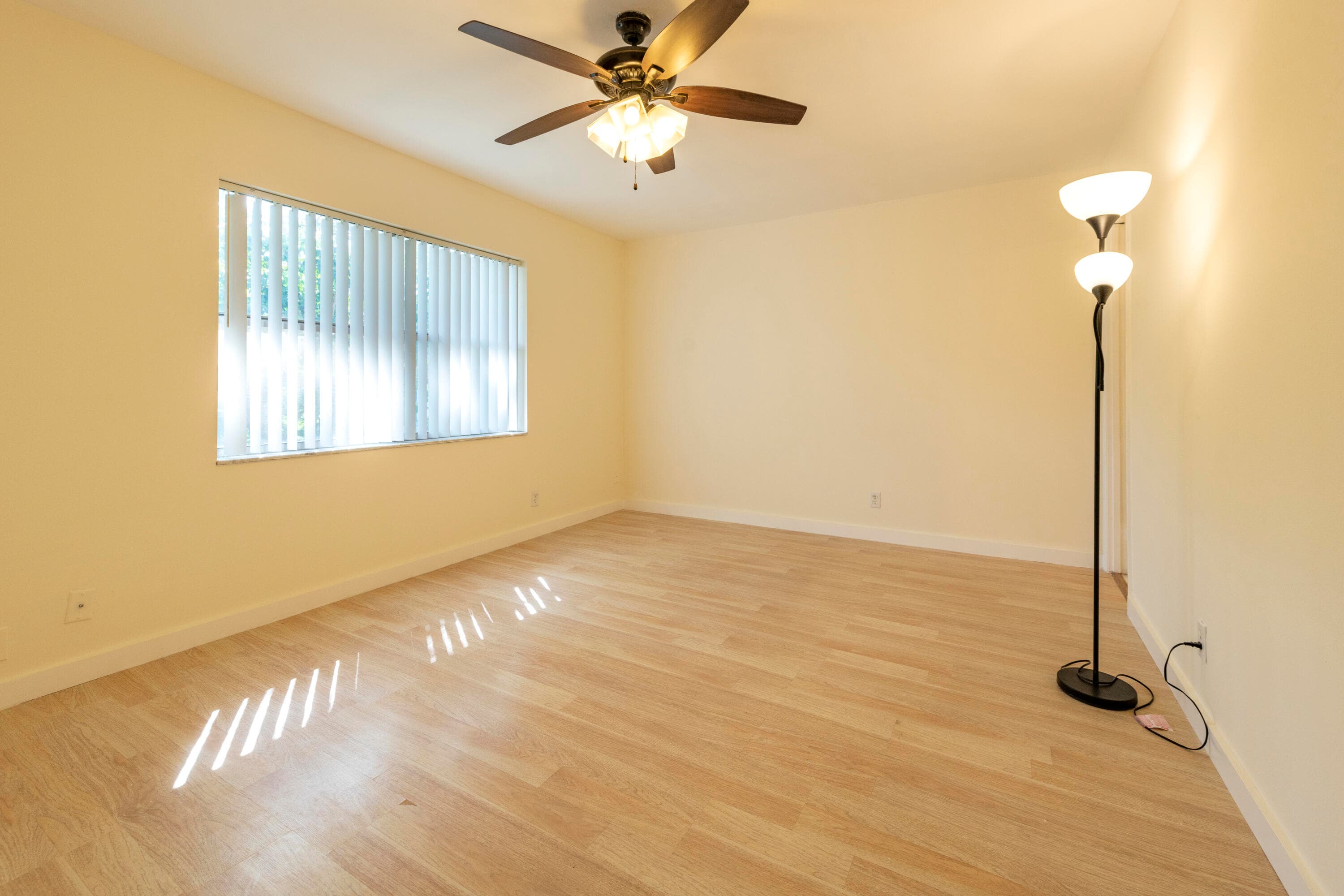 6061 N Falls Cir Drive 402, Lauderhill, FL 33319 20