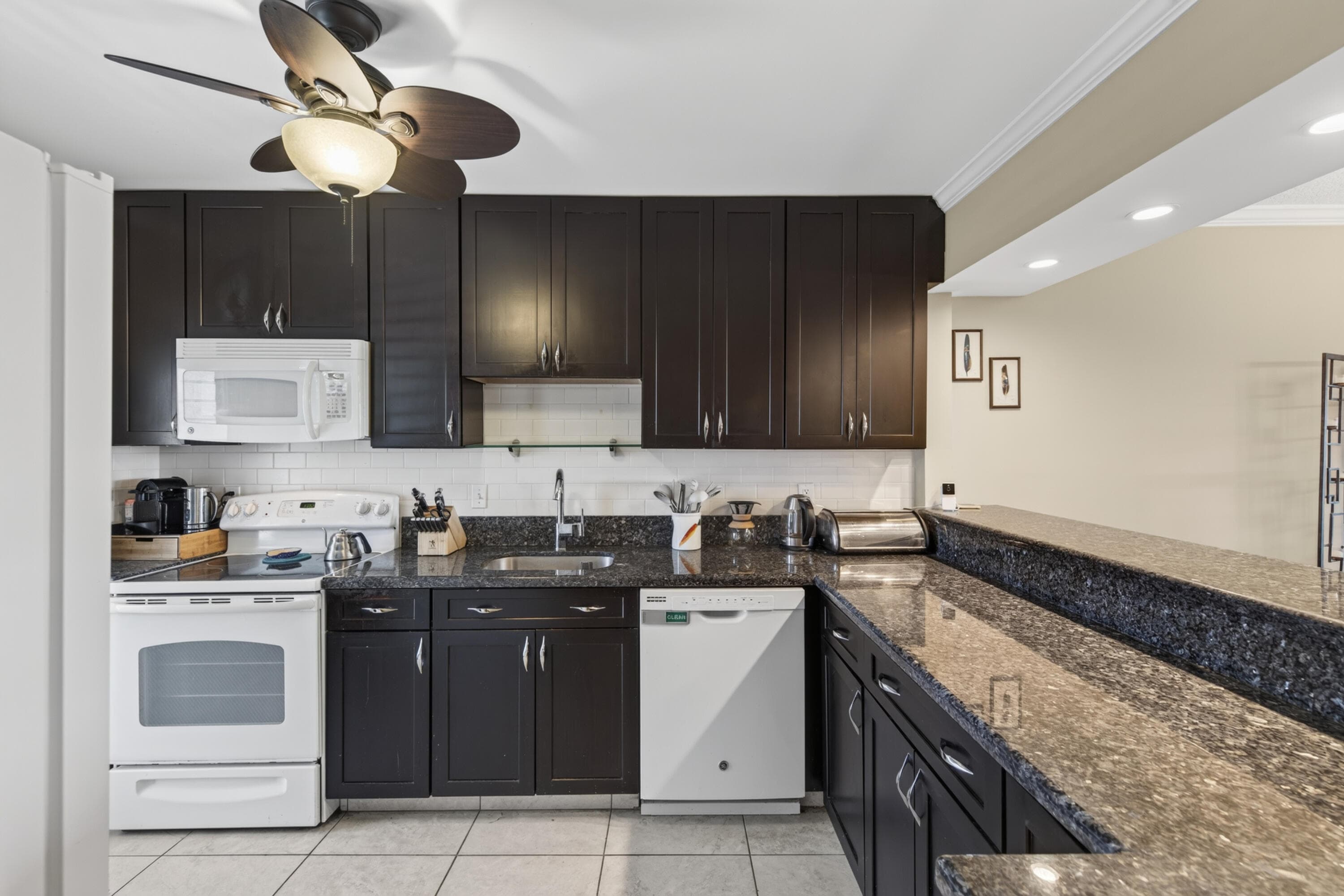 3010 NE 16th Avenue 502, Oakland Park, FL 33334 11