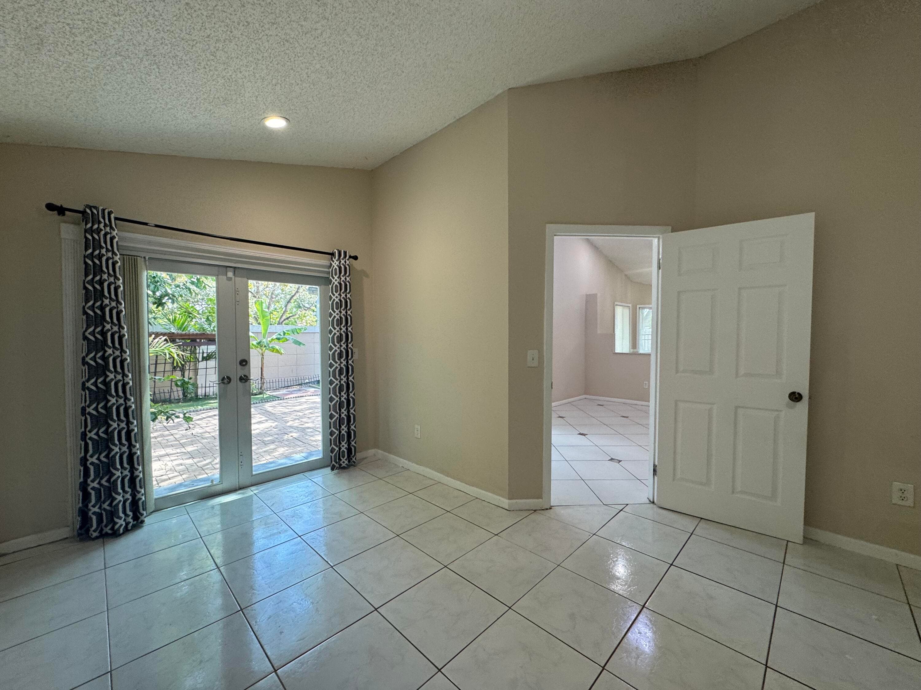 1038 W Jasmine Lane, North Lauderdale, FL 33068 12