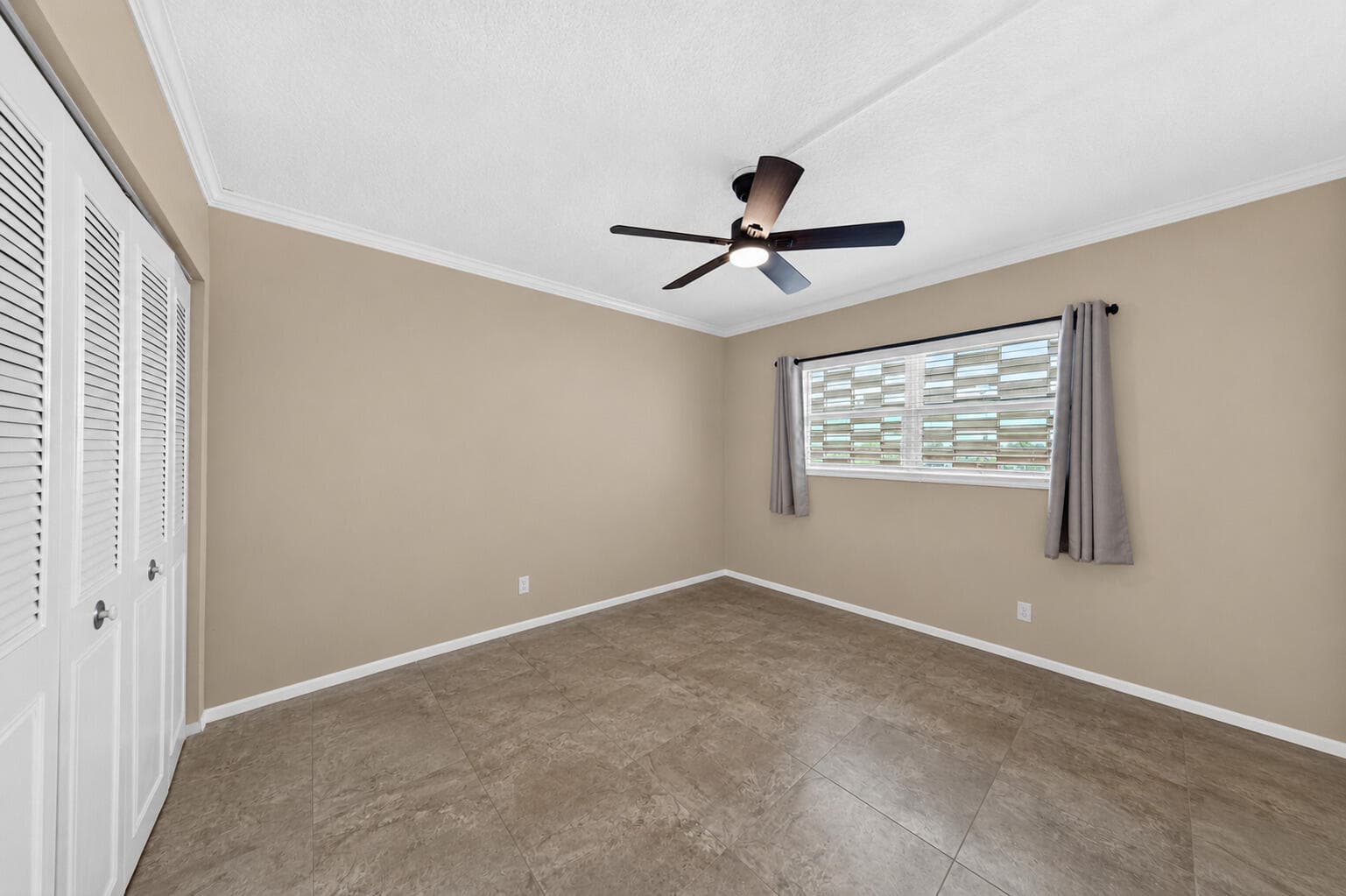 3010 NE 16th Avenue 502, Oakland Park, FL 33334 24