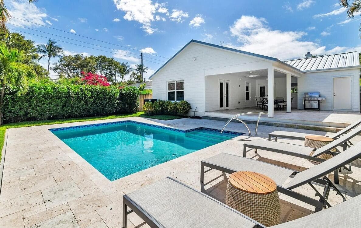 803 Kanuga Drive, West Palm Beach, FL 33401 24