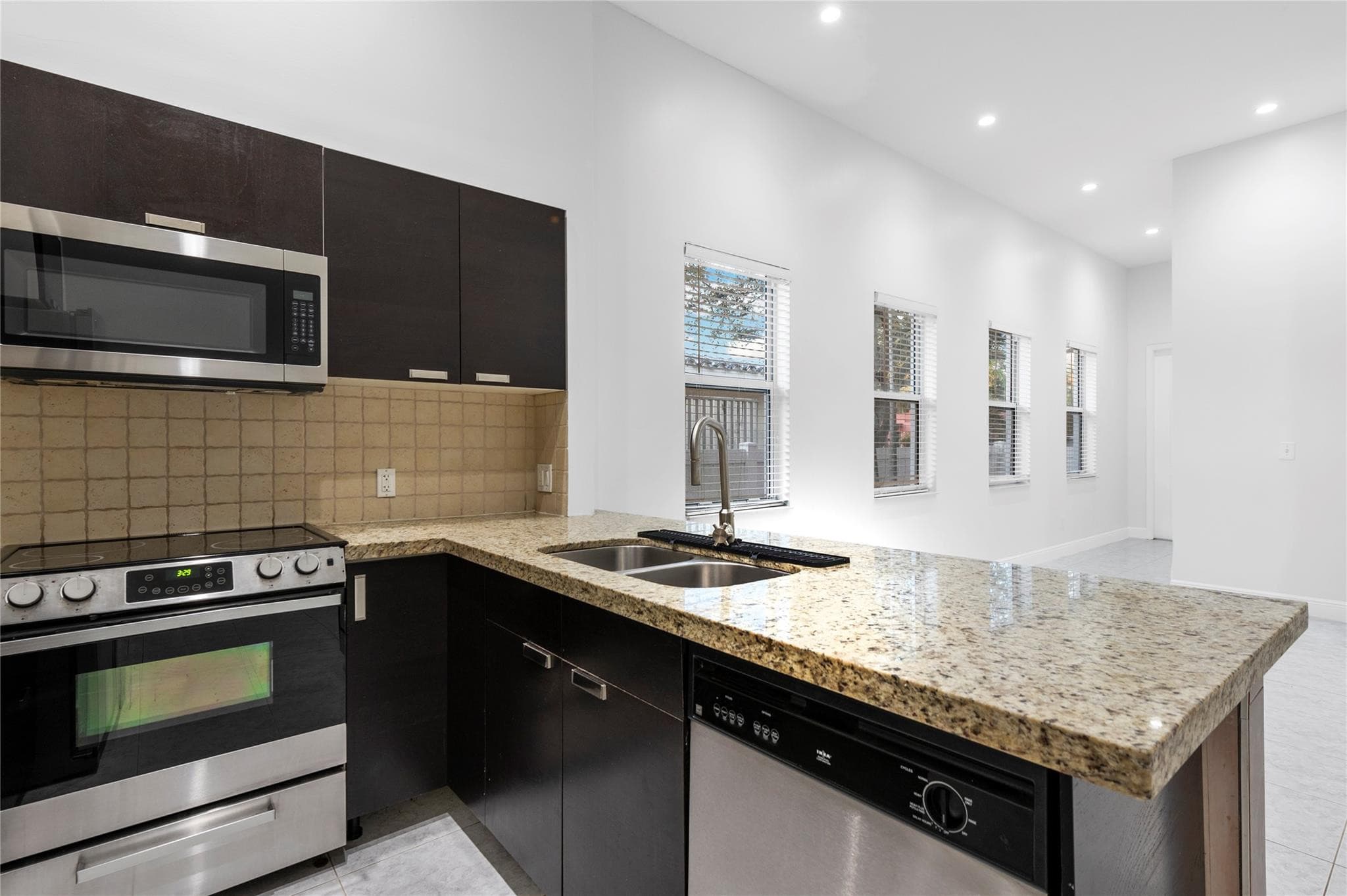 316 SW 16th Street B, Fort Lauderdale, FL 33315 4