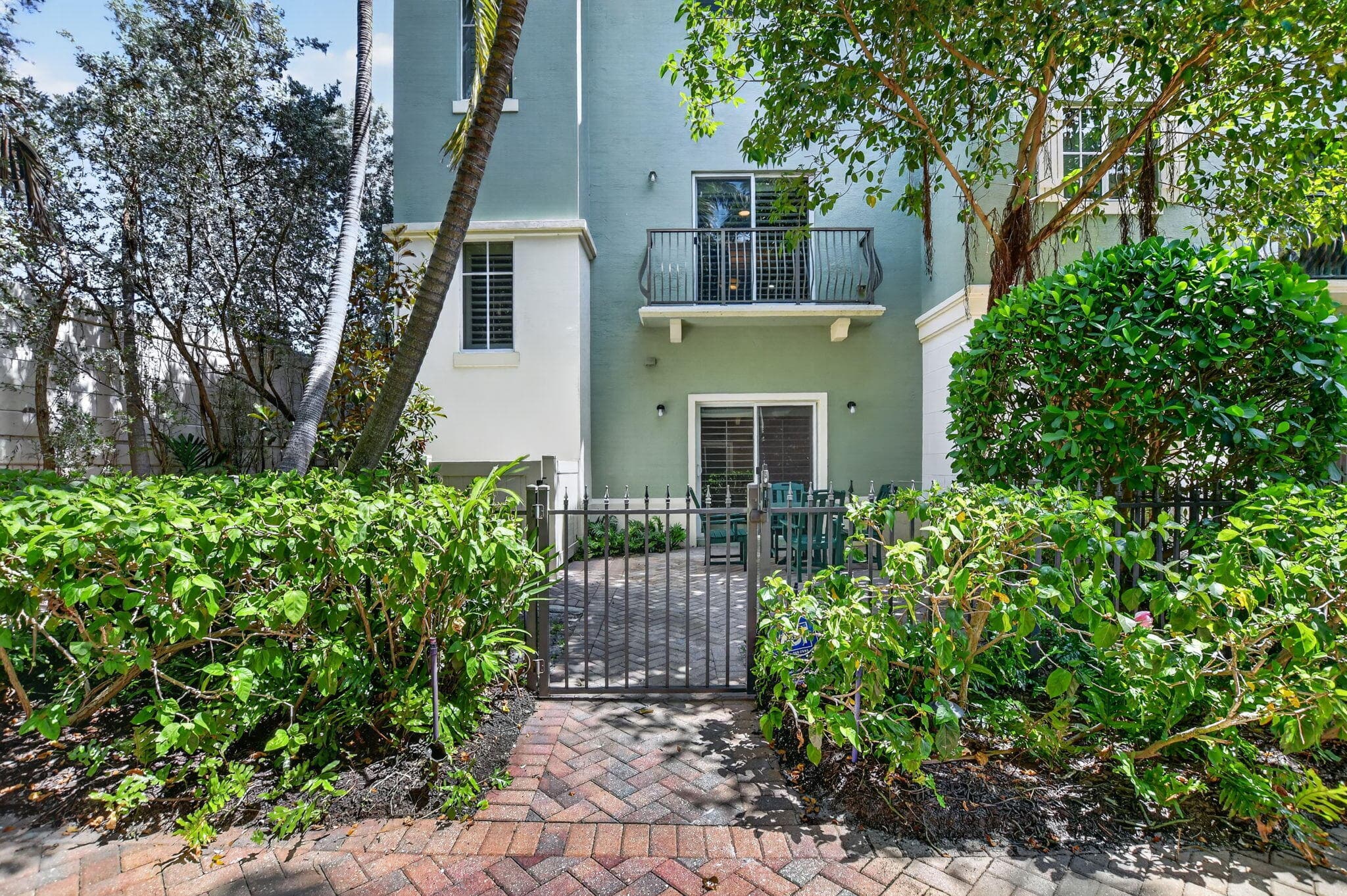 27 NW Hawthorne Place, Boca Raton, FL 33432 42