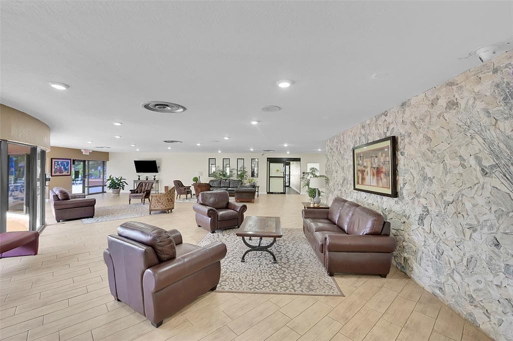 9360 Sunrise Lakes Boulevard 111, Sunrise, FL 33322 4