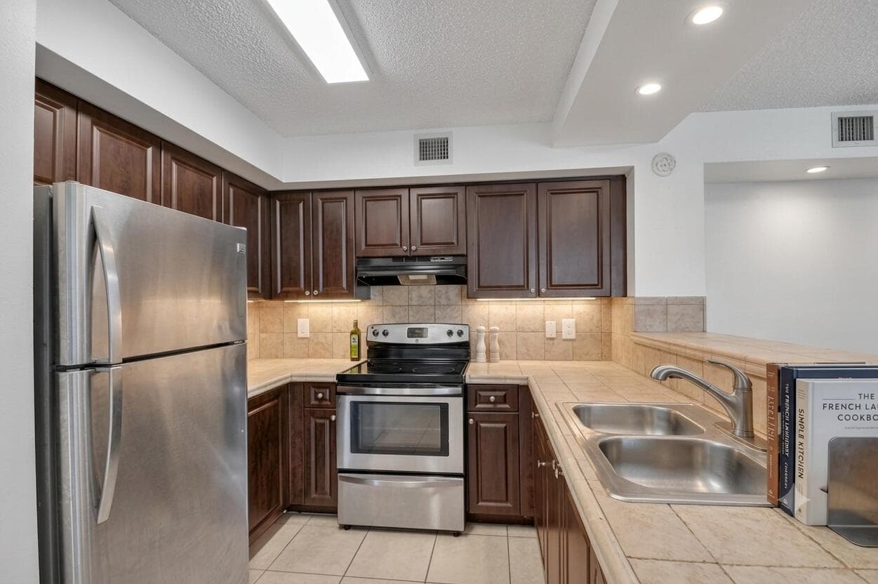 1733 Village Boulevard 105, West Palm Beach, FL 33409 4
