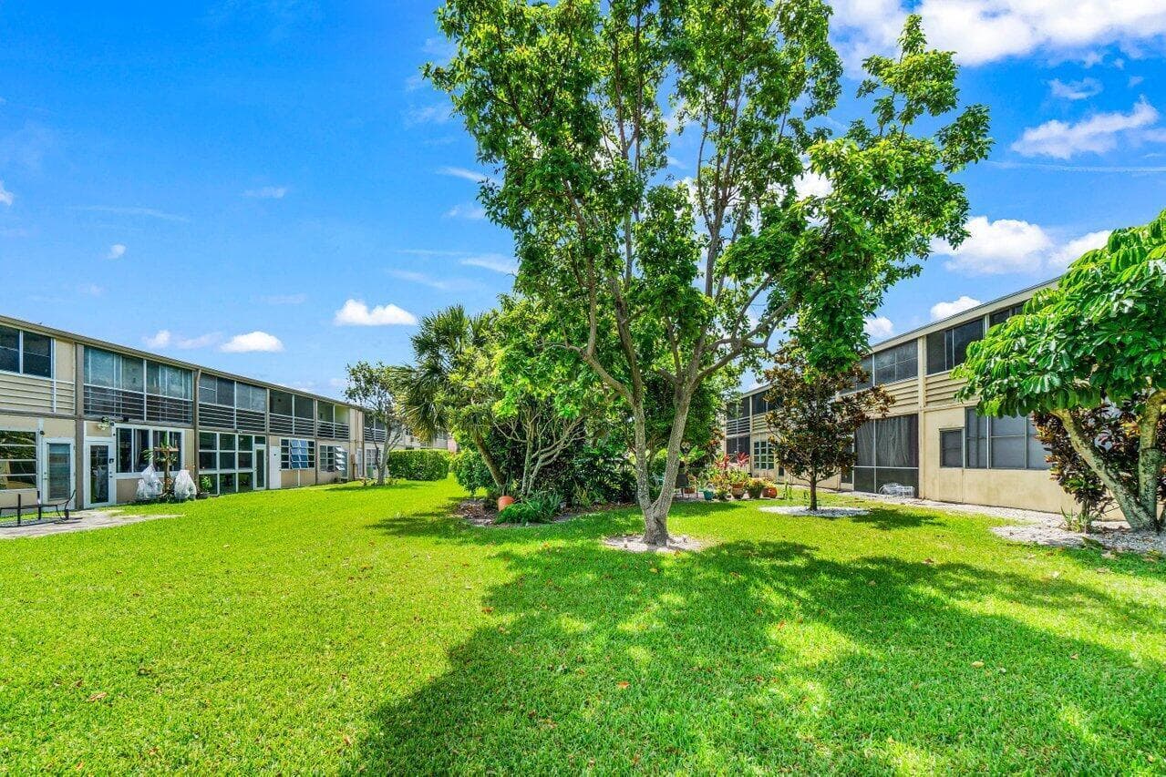 52 Kingswood C, West Palm Beach, FL 33417 23