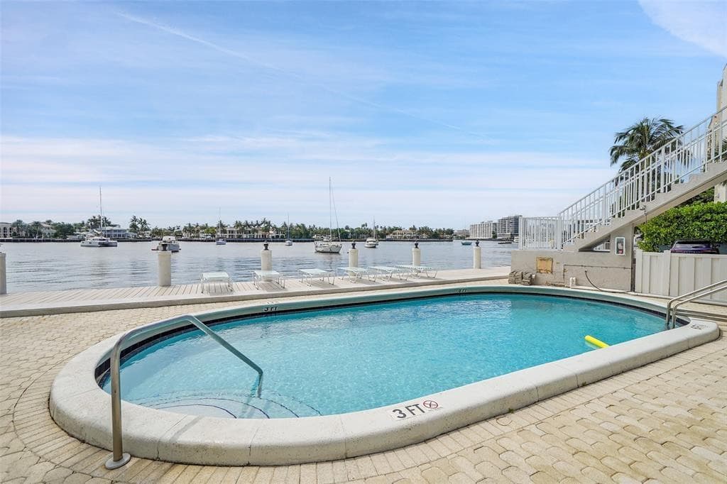 95 N Birch Road 301, Fort Lauderdale, FL 33304 52