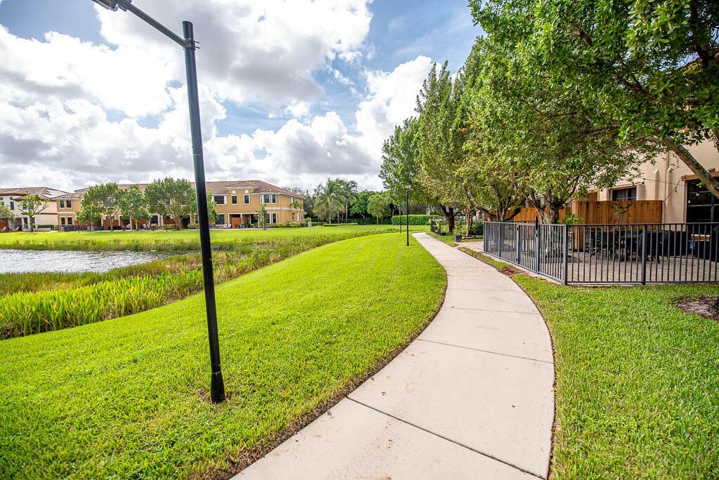 10283 Wellington Parc Drive, Wellington, FL 33449 32