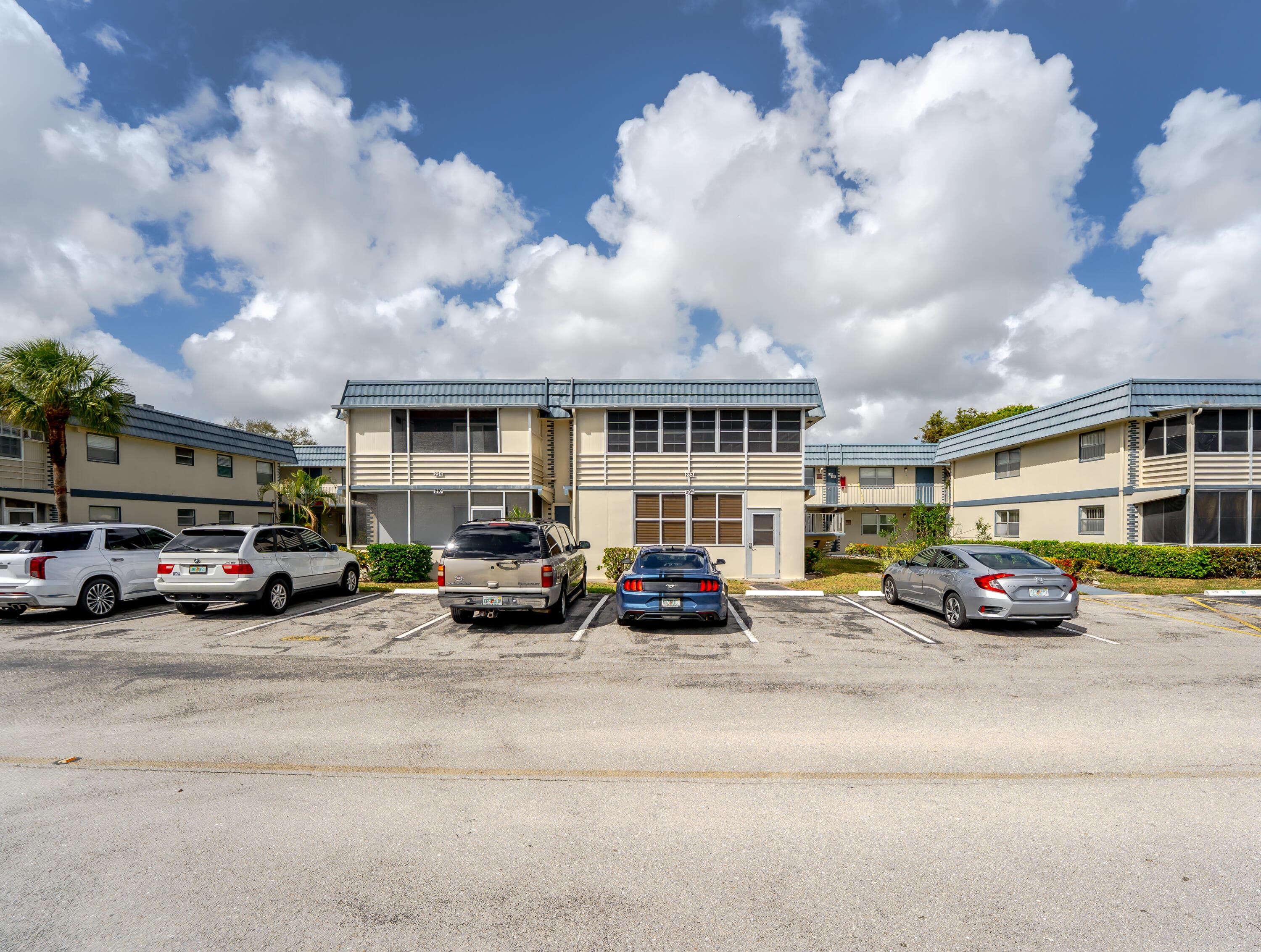 233 Brittany E, Delray Beach, FL 33446 34