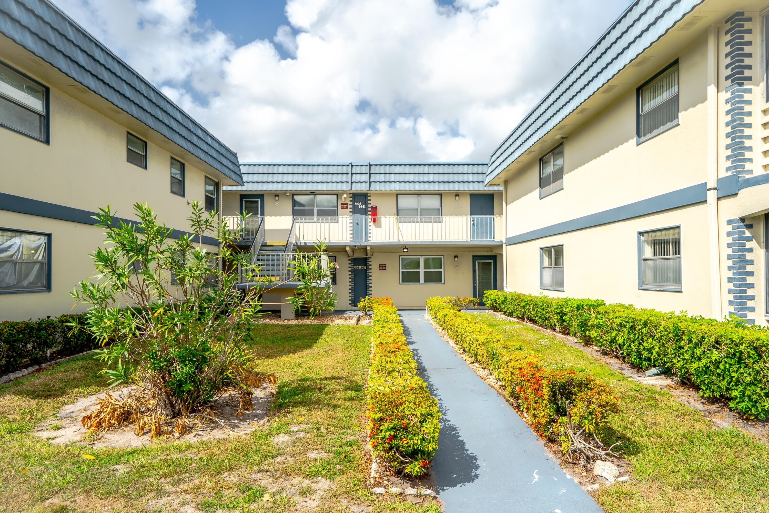233 Brittany E, Delray Beach, FL 33446 36