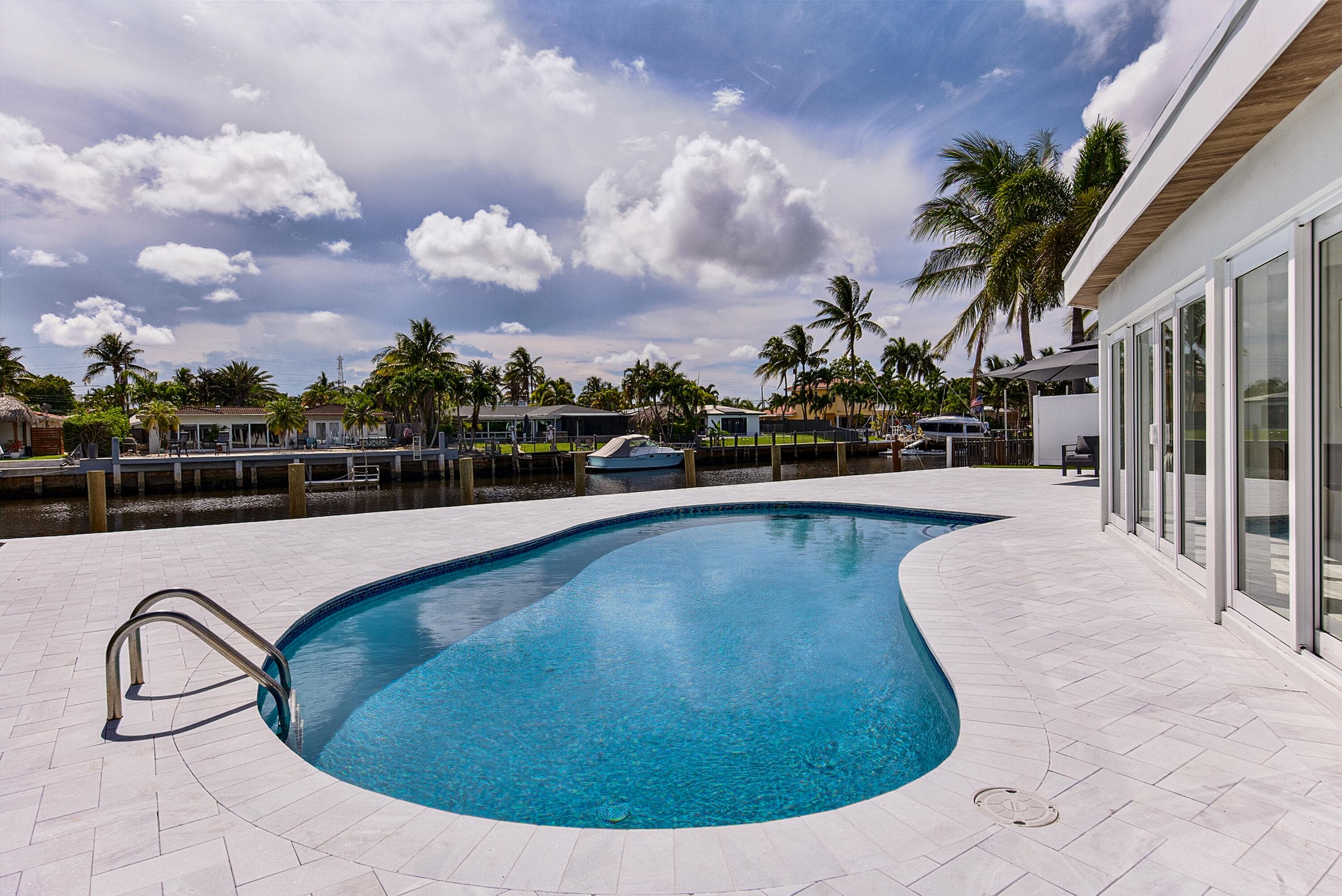 411 SE 2nd Avenue, Pompano Beach, FL 33060 5