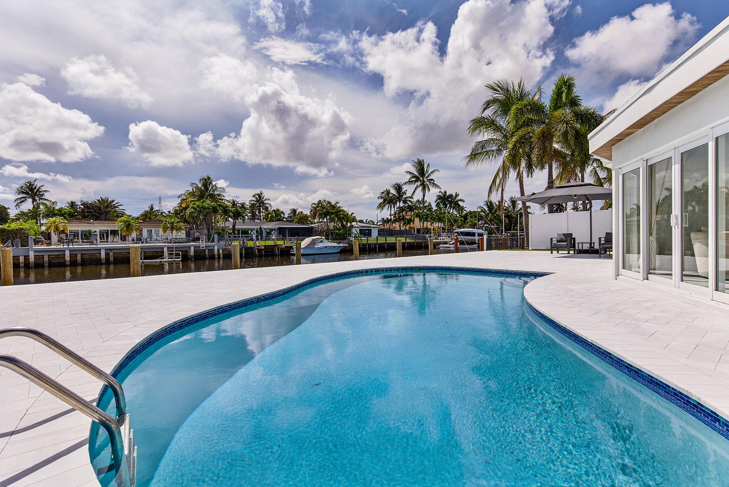 411 SE 2nd Avenue, Pompano Beach, FL 33060 53