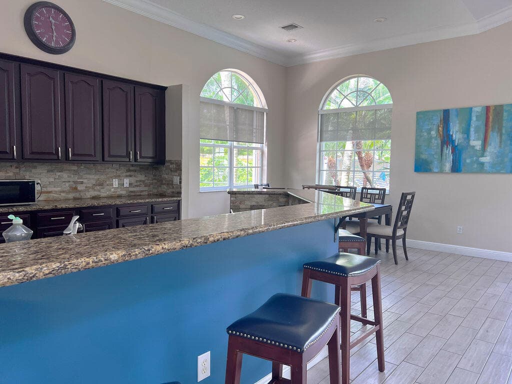 137 Canterbury Place, Royal Palm Beach, FL 33414 35
