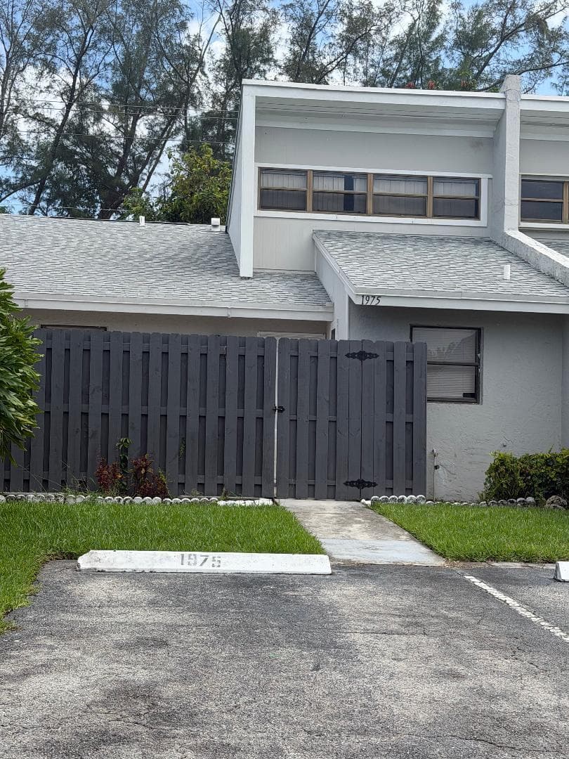 1975 Monks Court, West Palm Beach, FL 33415
