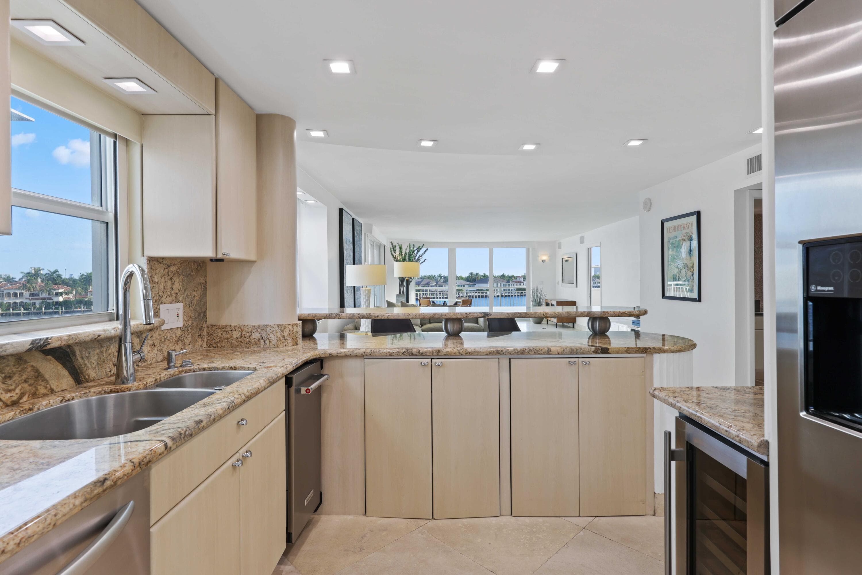 511 Bayshore Drive 401, Fort Lauderdale, FL 33304 24