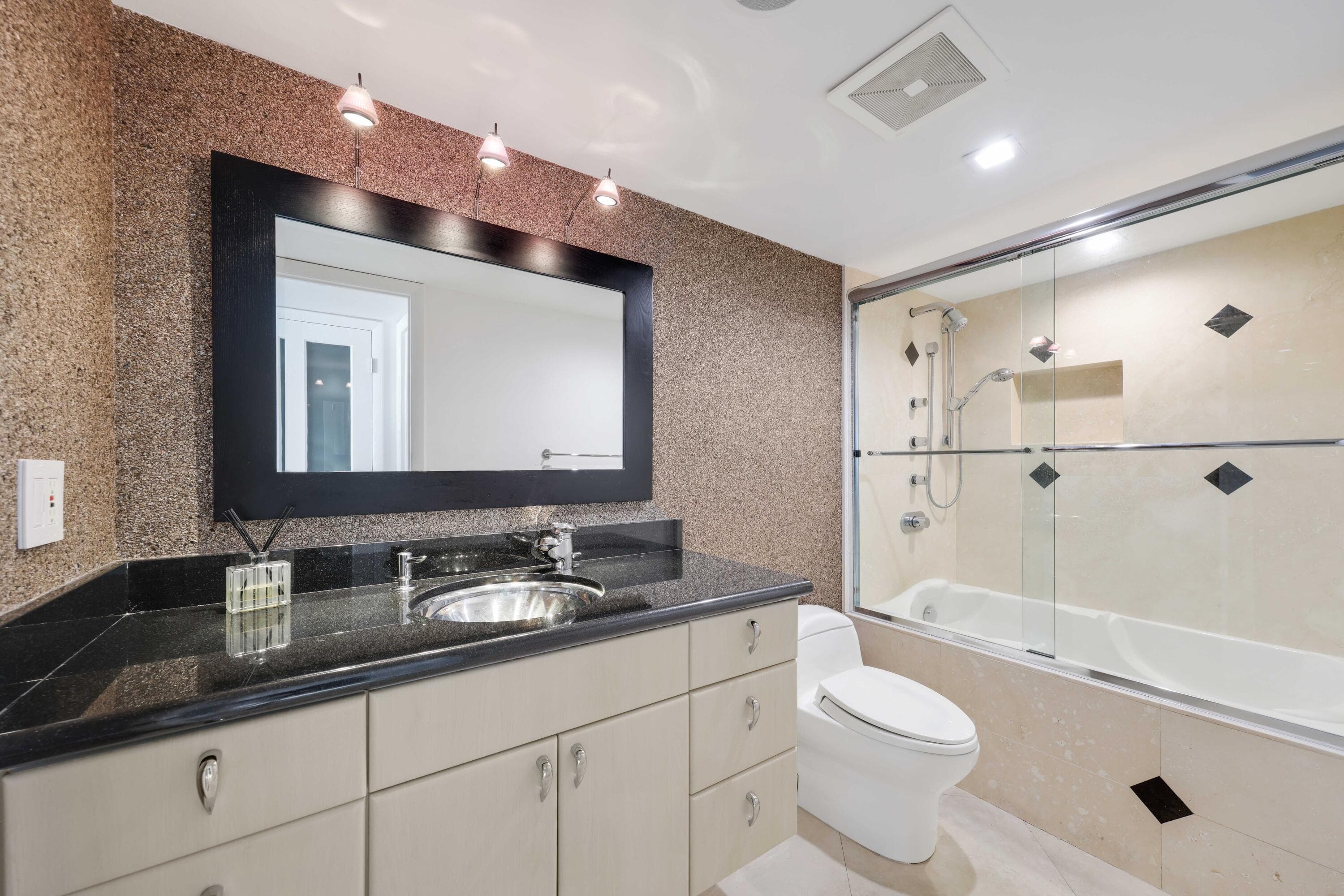 511 Bayshore Drive 401, Fort Lauderdale, FL 33304 25