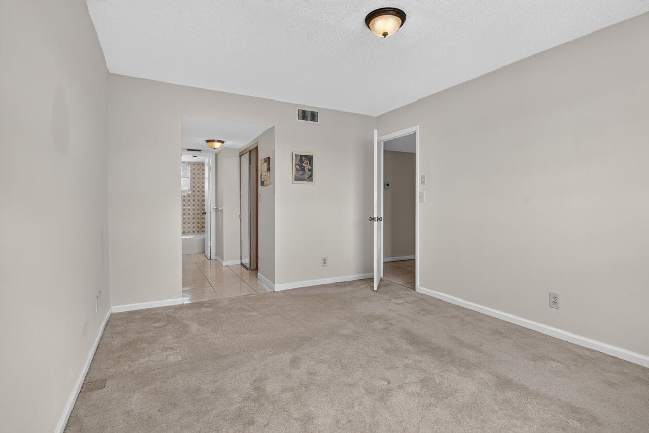 4140 NW 44th Avenue 411, Lauderdale Lakes, FL 33319 32