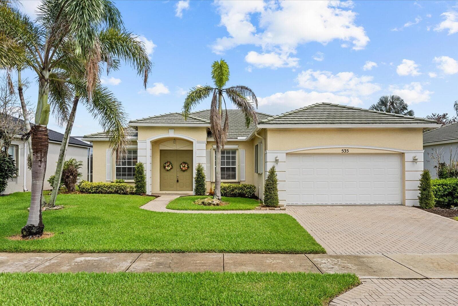 535 SW Lake Manatee Way, Port St. Lucie, FL 34986 2