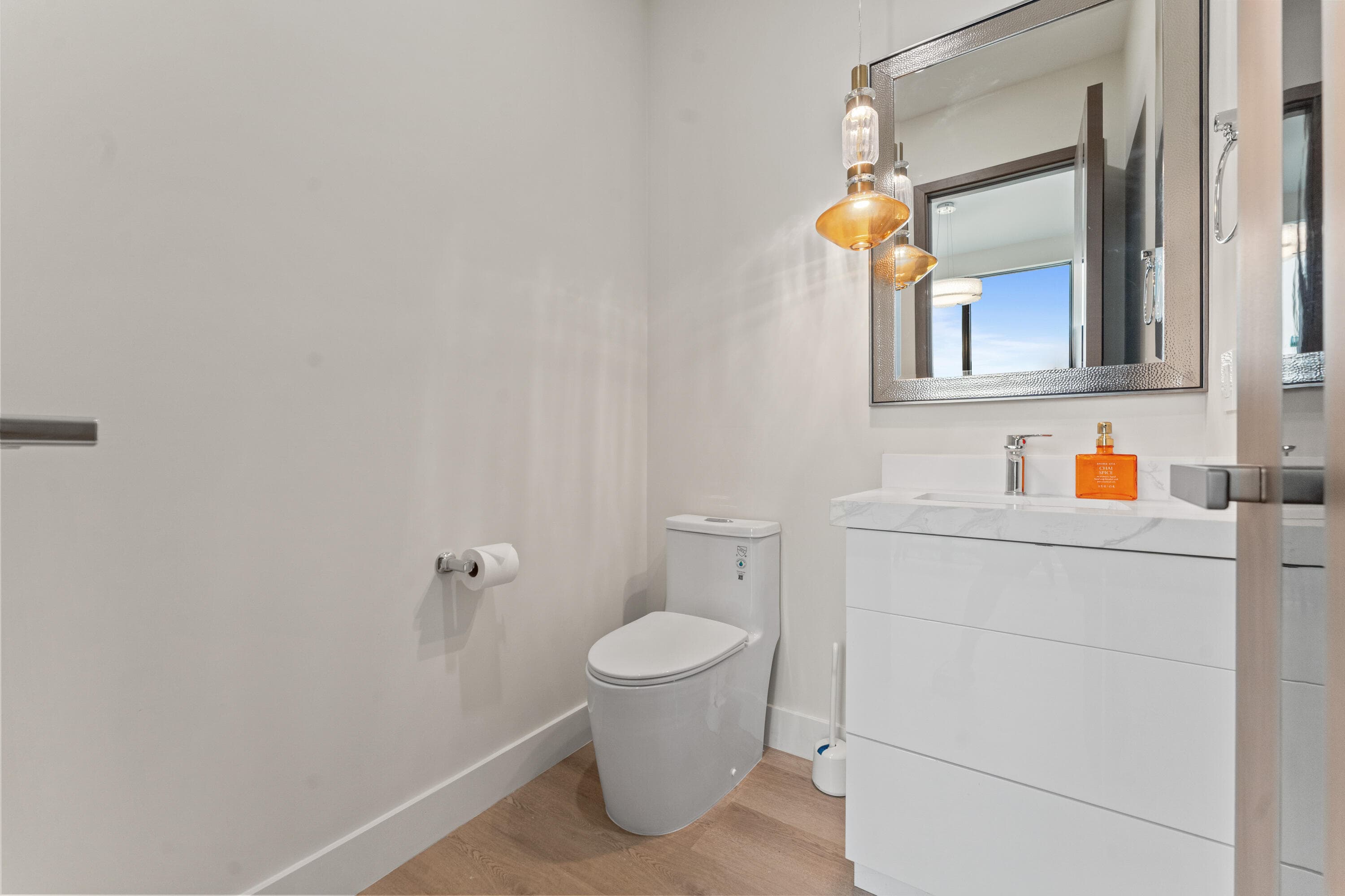 1103 NE 16th Avenue, Fort Lauderdale, FL 33304 5