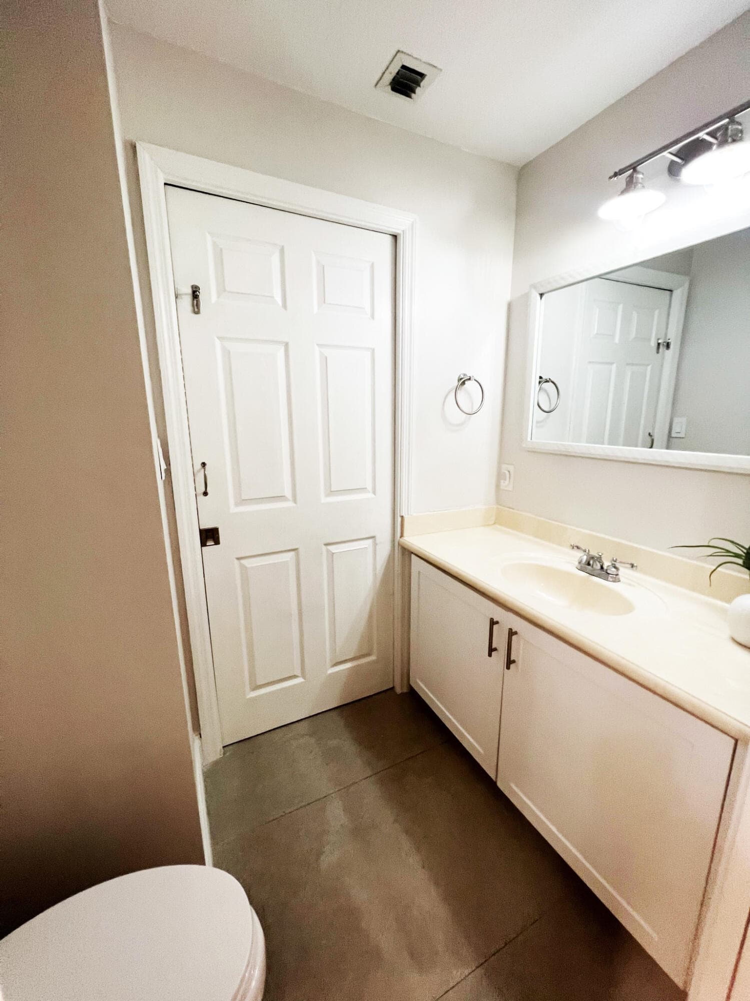 235 City View Drive, Fort Lauderdale, FL 33311 9