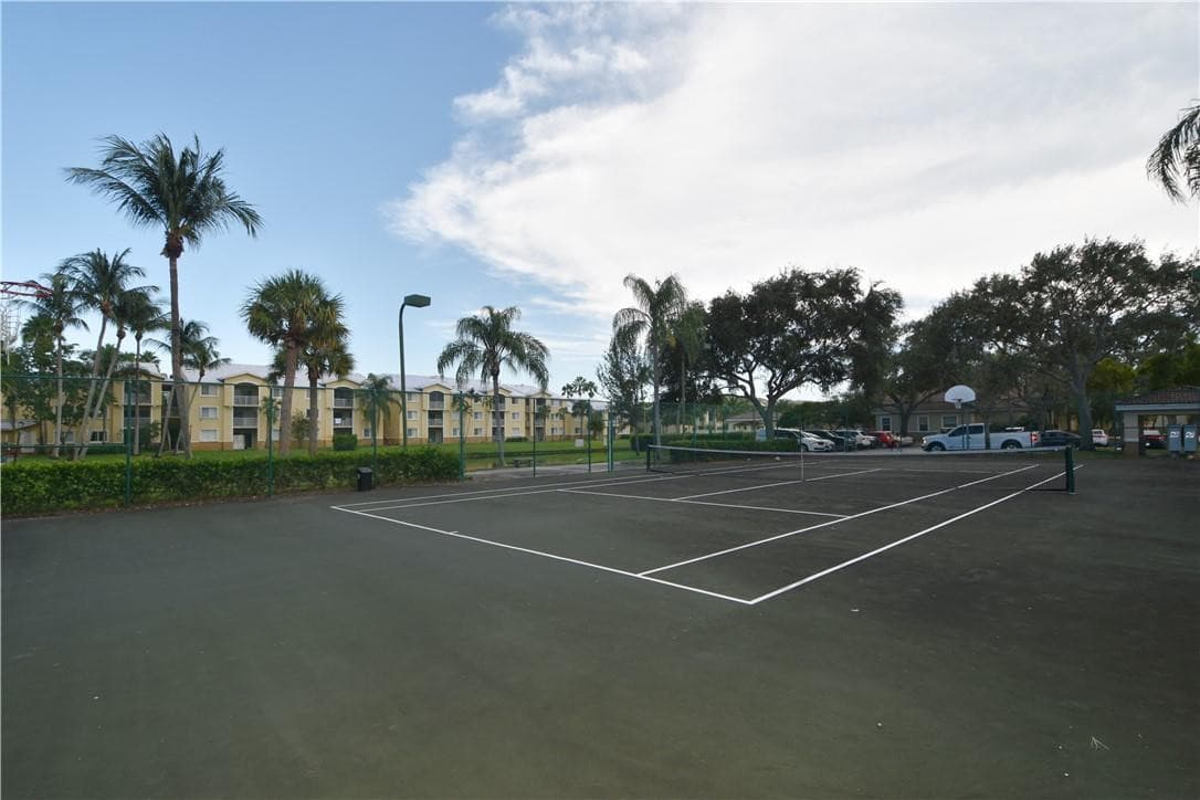 2640 S University Drive 319, Davie, FL 33328 17