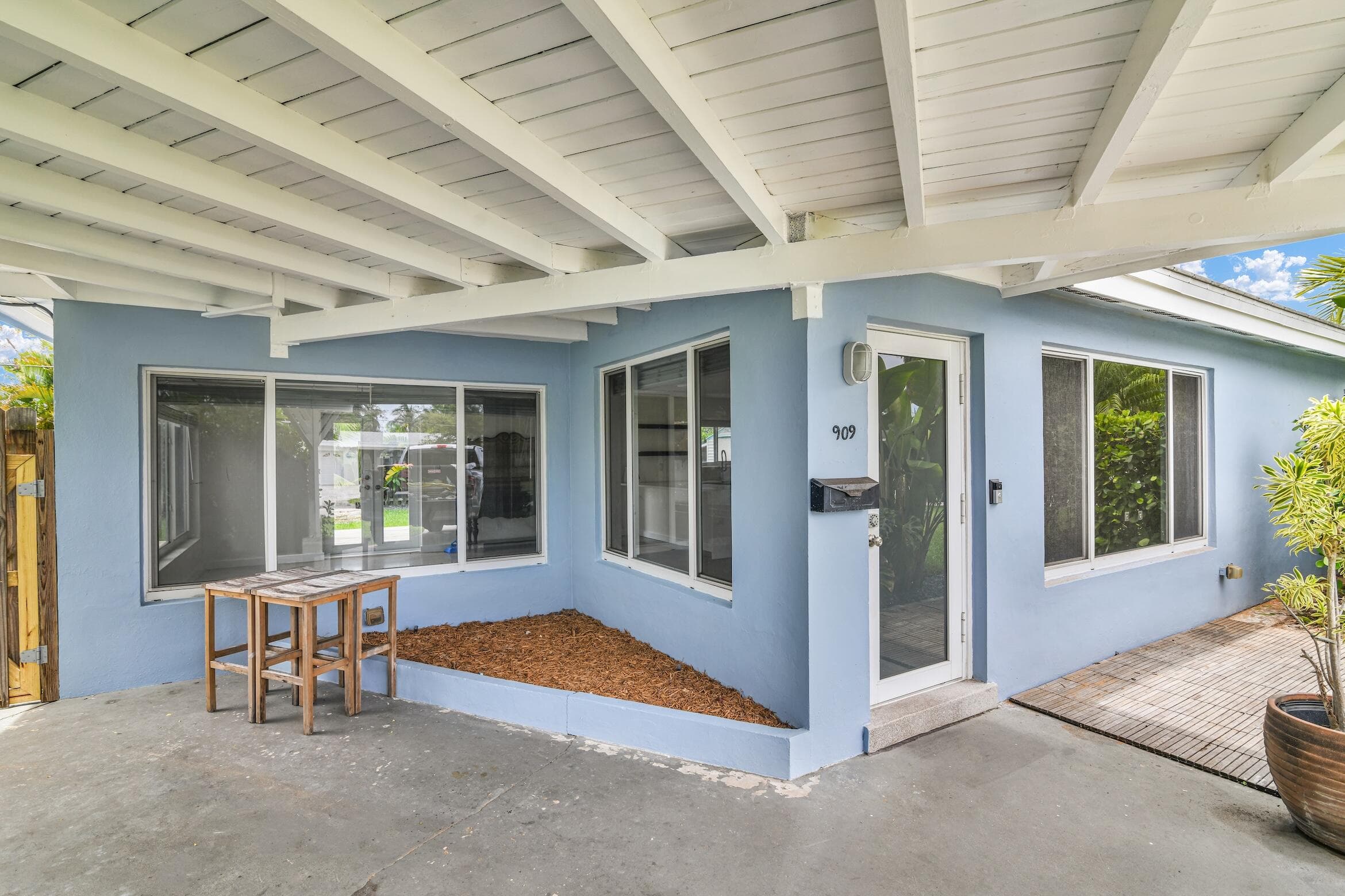 909 SE 16 Place, Deerfield Beach, FL 33441