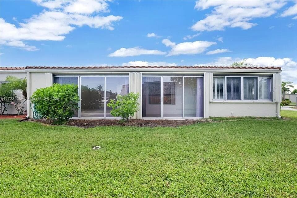 2532 Boundbrook Drive S 104, Palm Springs, FL 33406