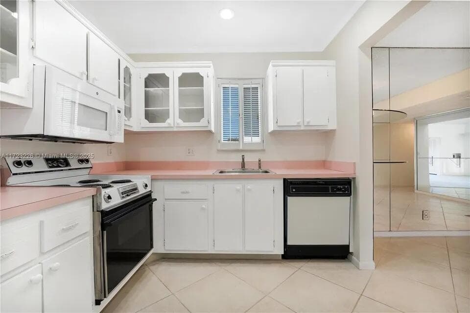 2532 Boundbrook Drive S 104, Palm Springs, FL 33406 3