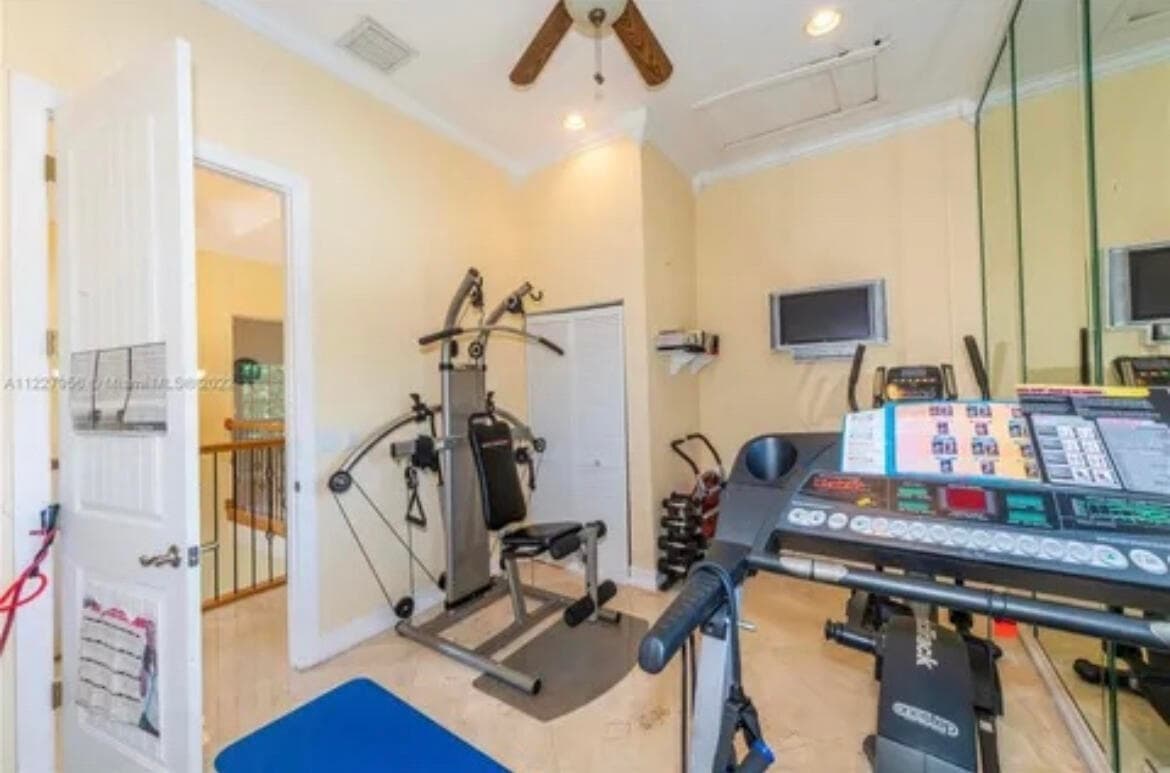423 NE 3rd Street, Pompano Beach, FL 33060 32