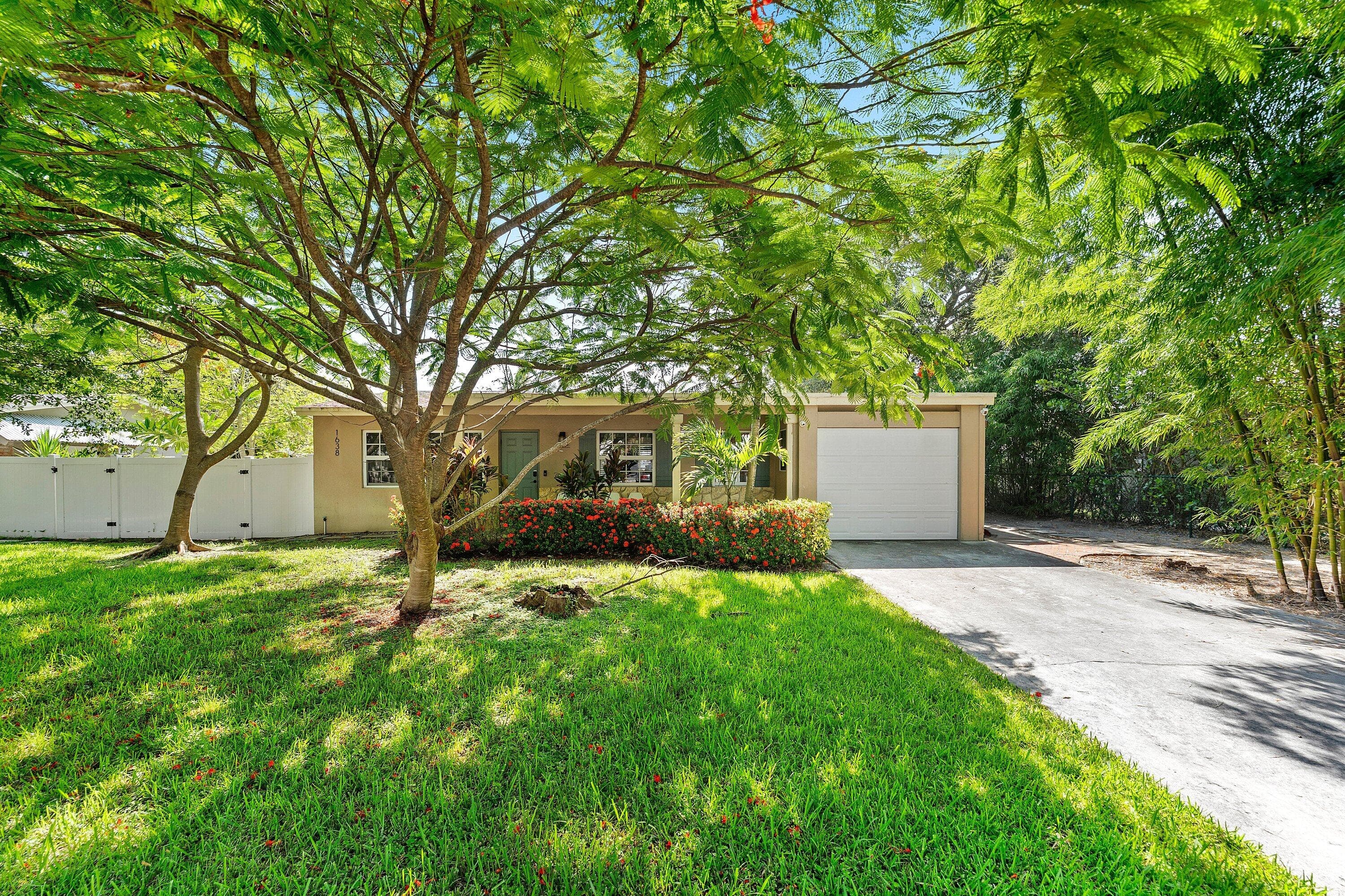 1638 NE 3rd Avenue, Delray Beach, FL 33444