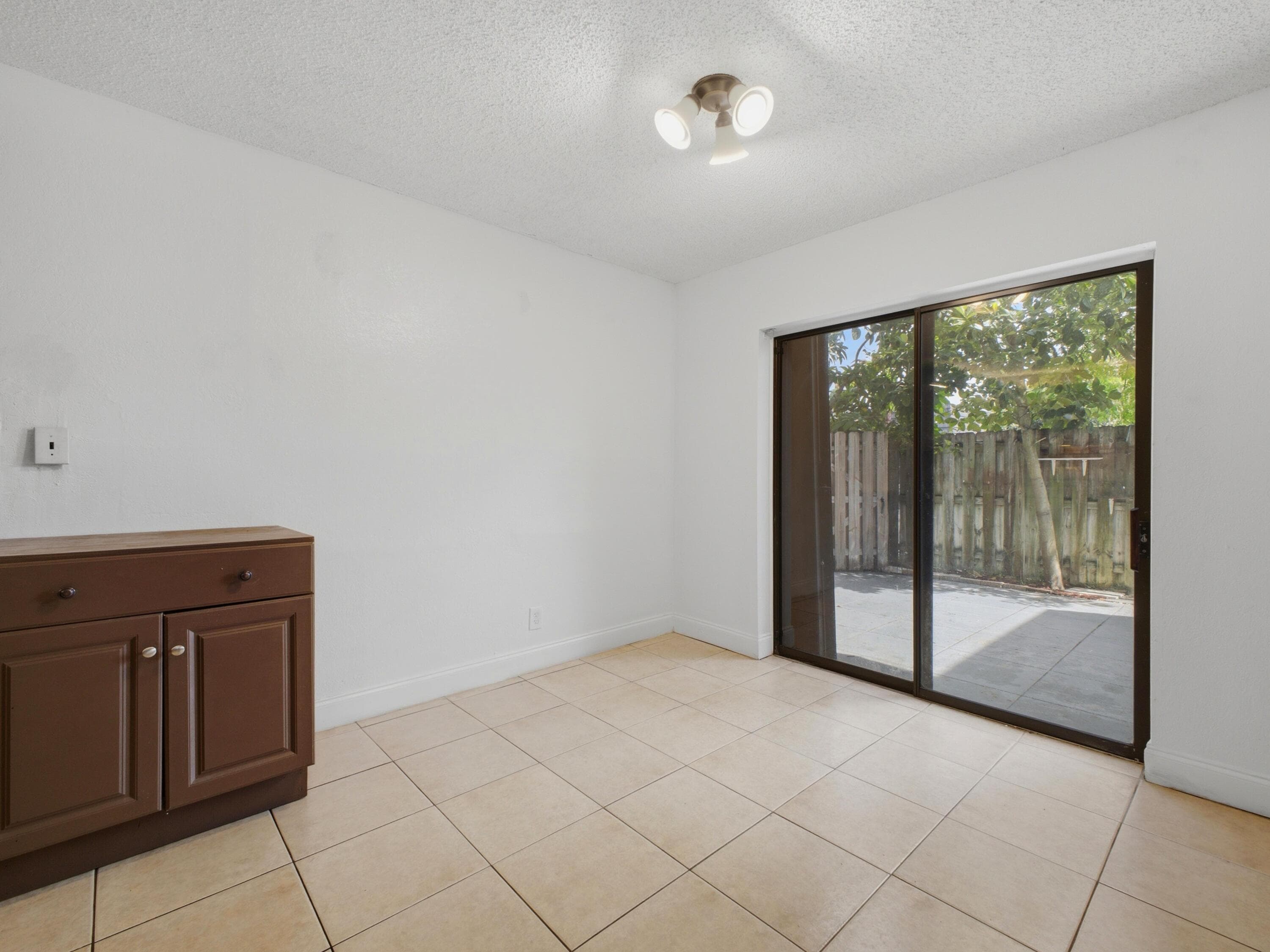 105 Woodland Road, Palm Springs, FL 33461 12