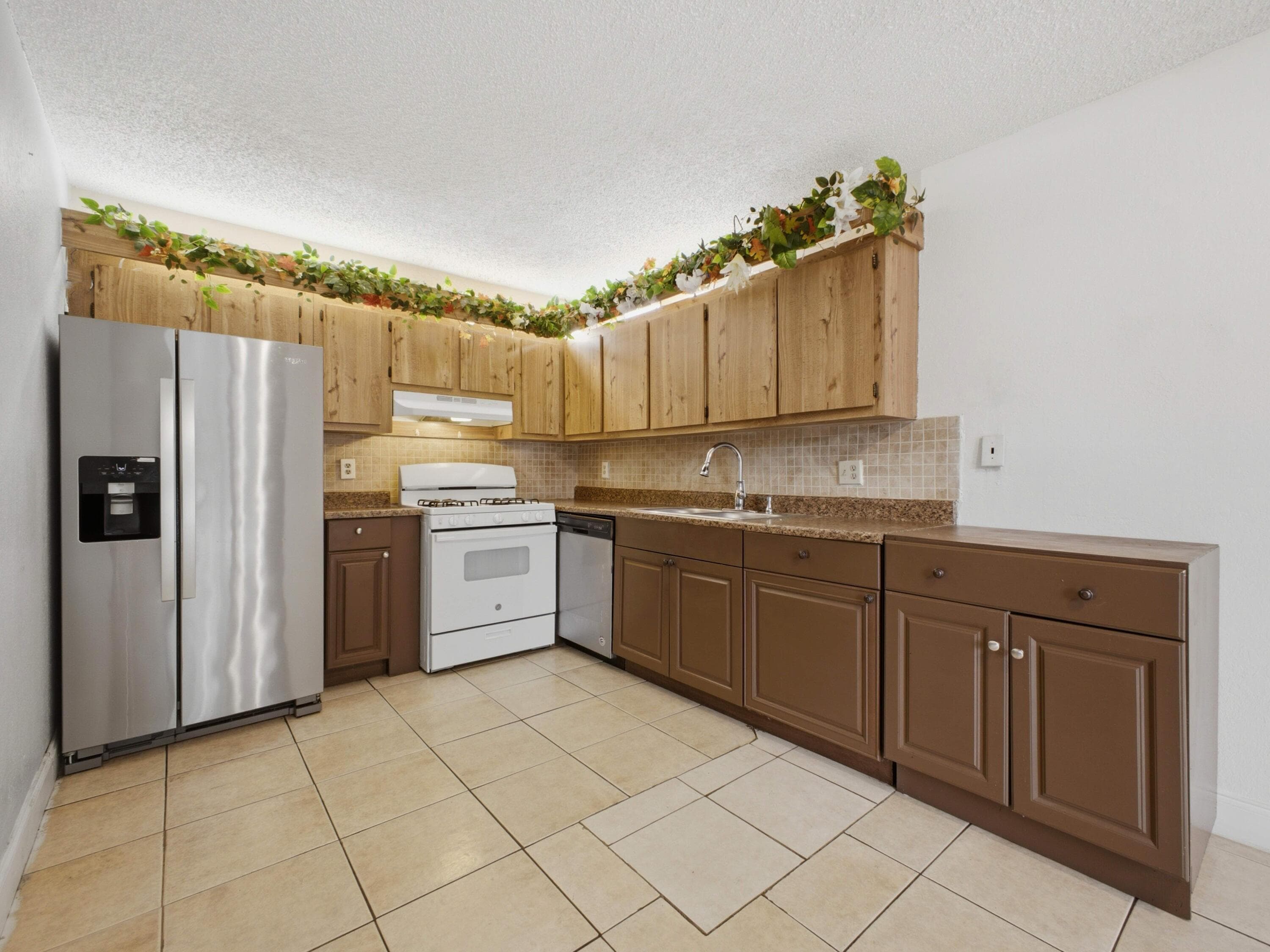 105 Woodland Road, Palm Springs, FL 33461 16