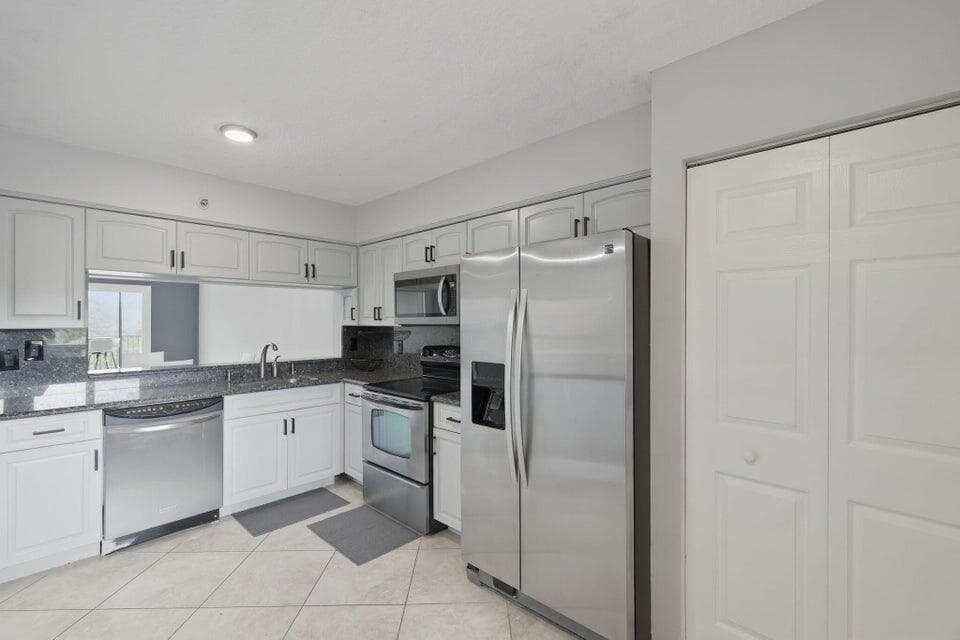 2206 S Cypress Bend Drive 401, Pompano Beach, FL 33069 2
