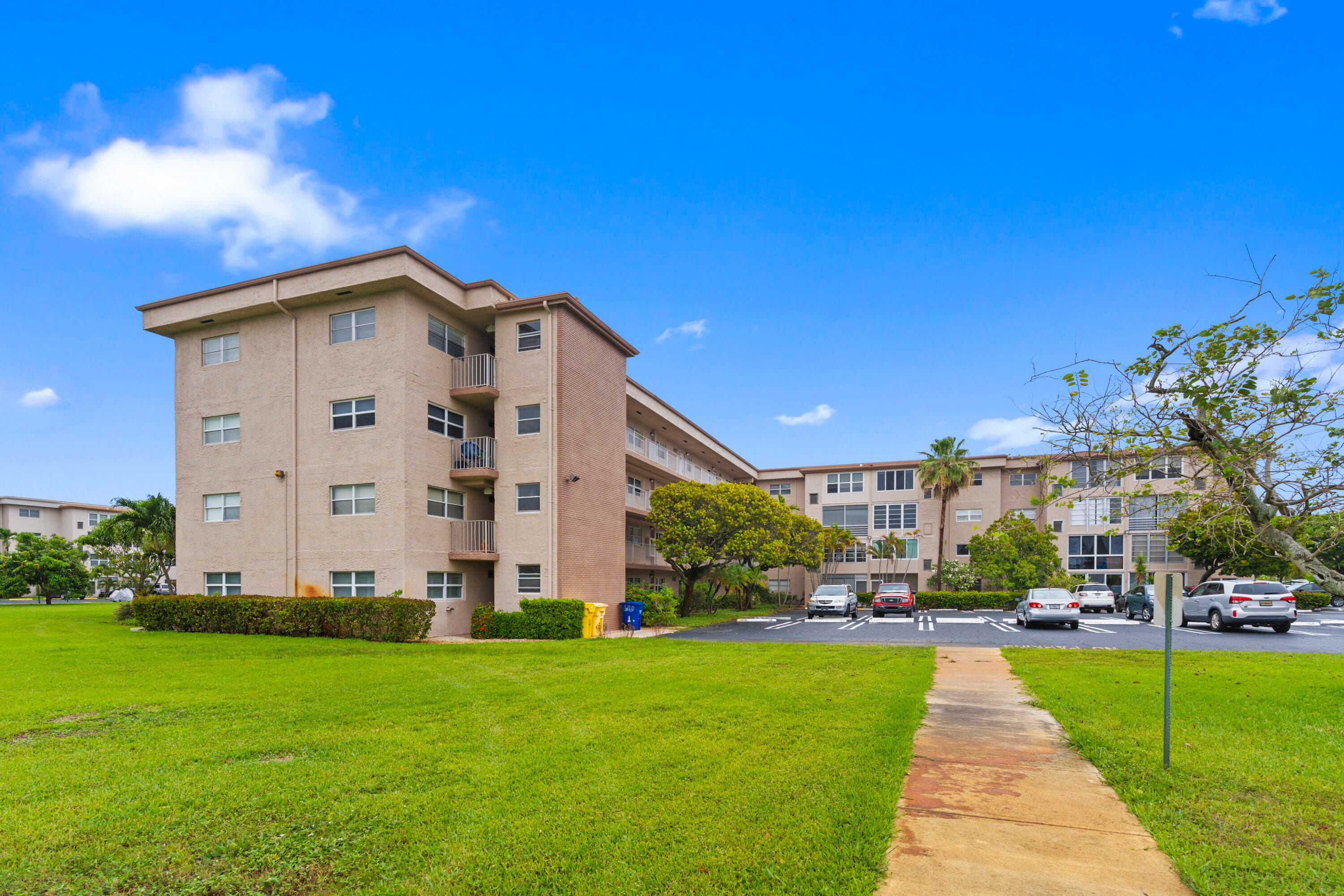 2615 NE 1st Court 403, Boynton Beach, FL 33435 2