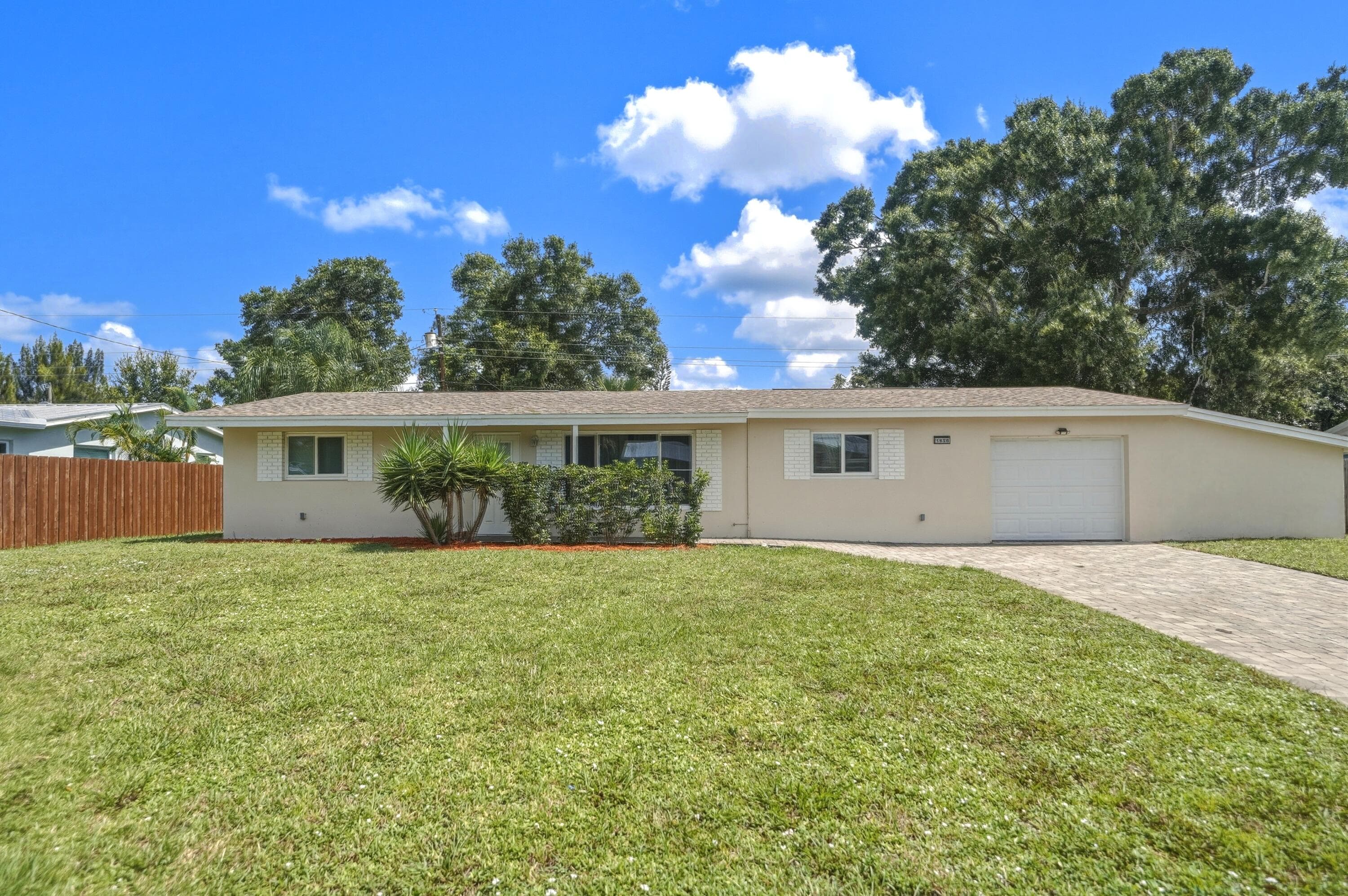 1956 SW 1st Place SW, Vero Beach, FL 32962 63