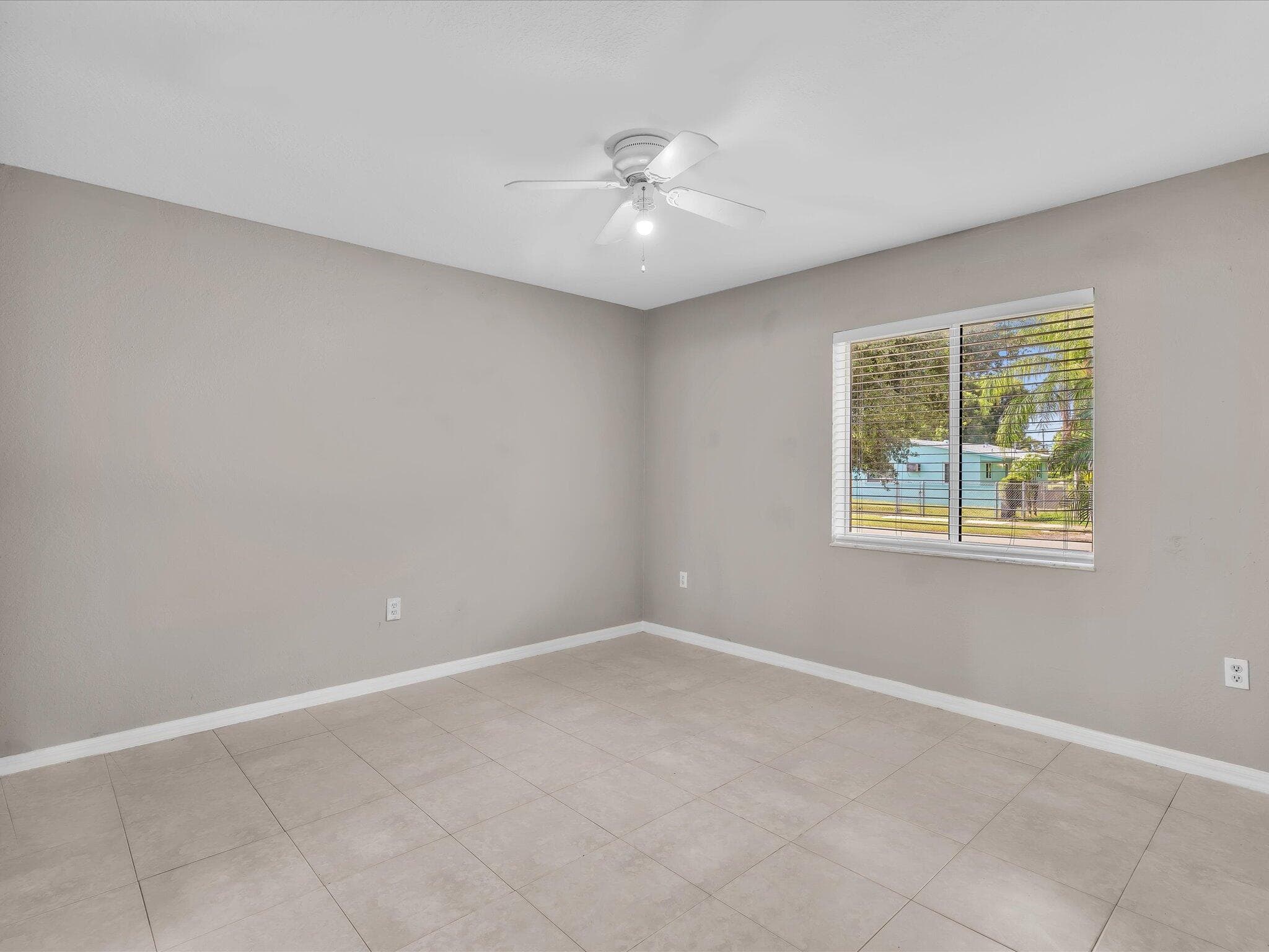916 NW 3rd Terrace, Florida City, FL 33034 23